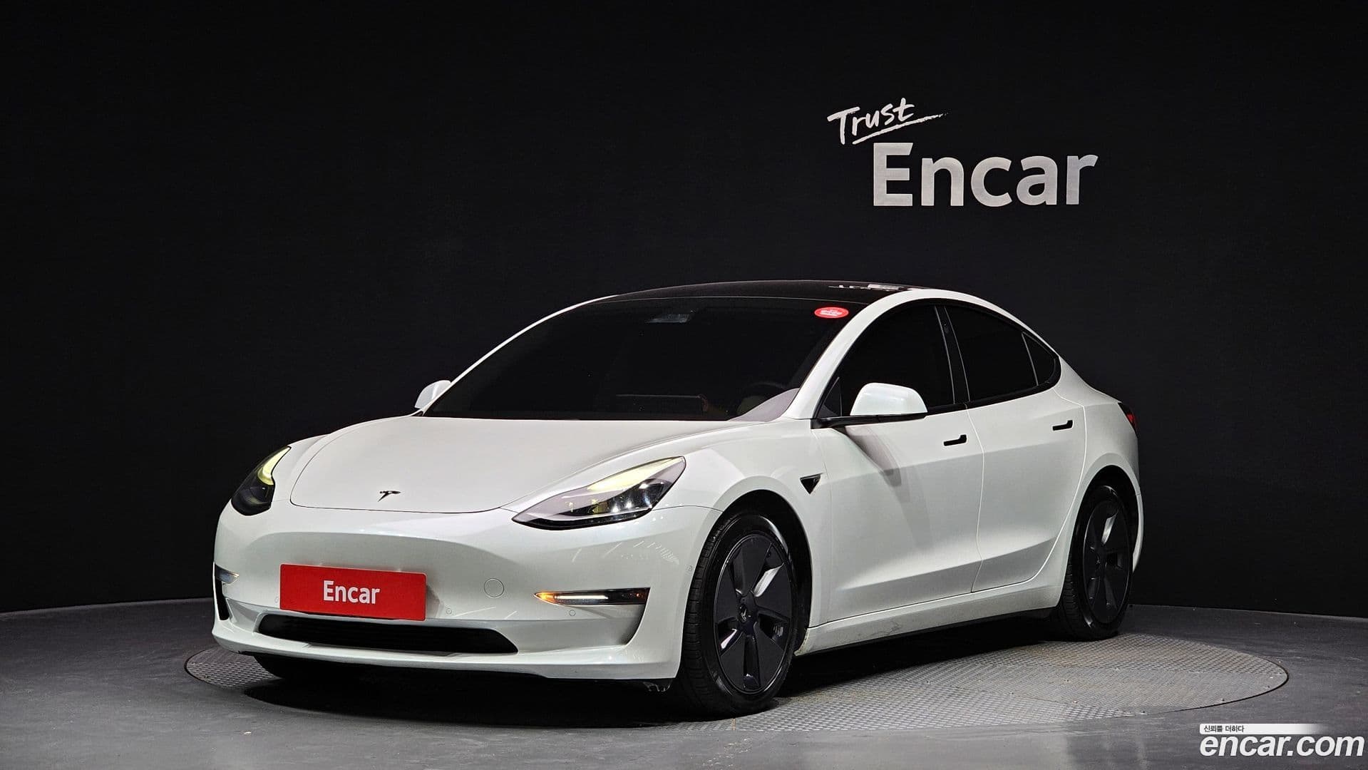 Main__Slider__Photo:Model 3 Tesla 2021.10-0
