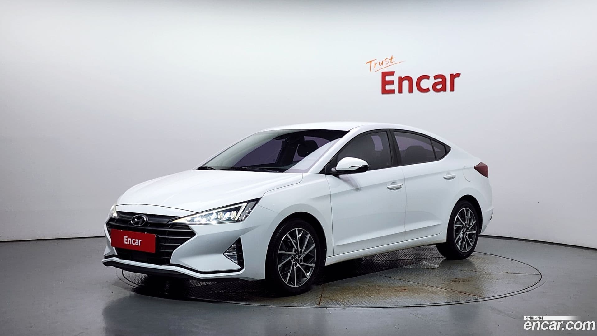 Main__Slider__Photo:AVANTE Hyundai 2018.10-0