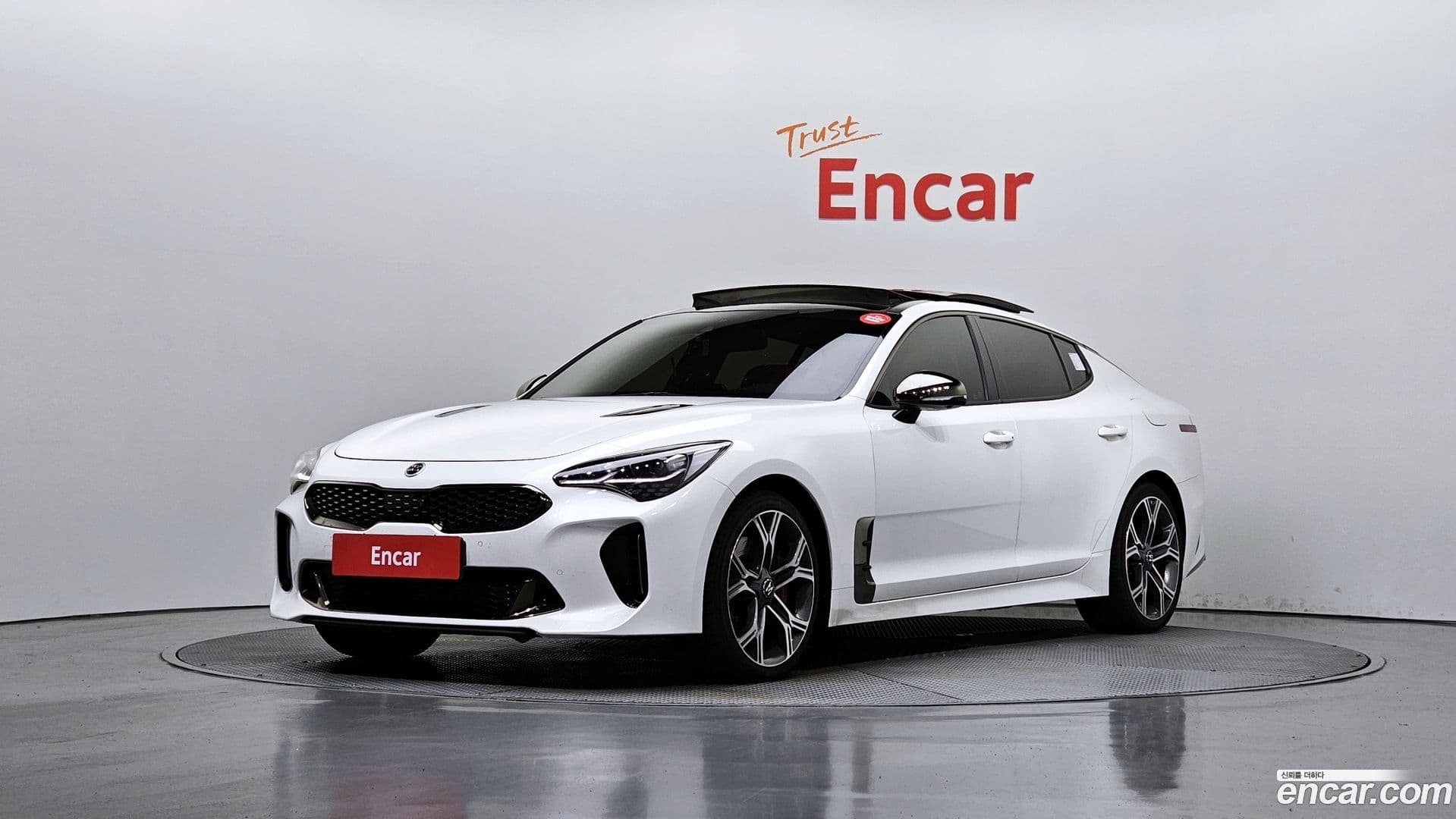 Main__Slider__Photo:Stinger Kia 2017.6-0