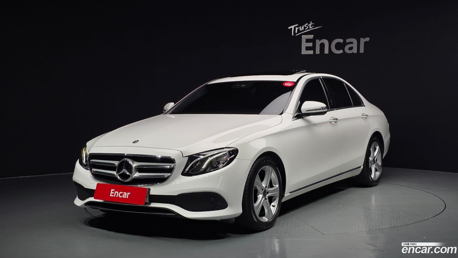 Main__Slider__Photo:E-Class Mercedes-Benz 2018.3-0