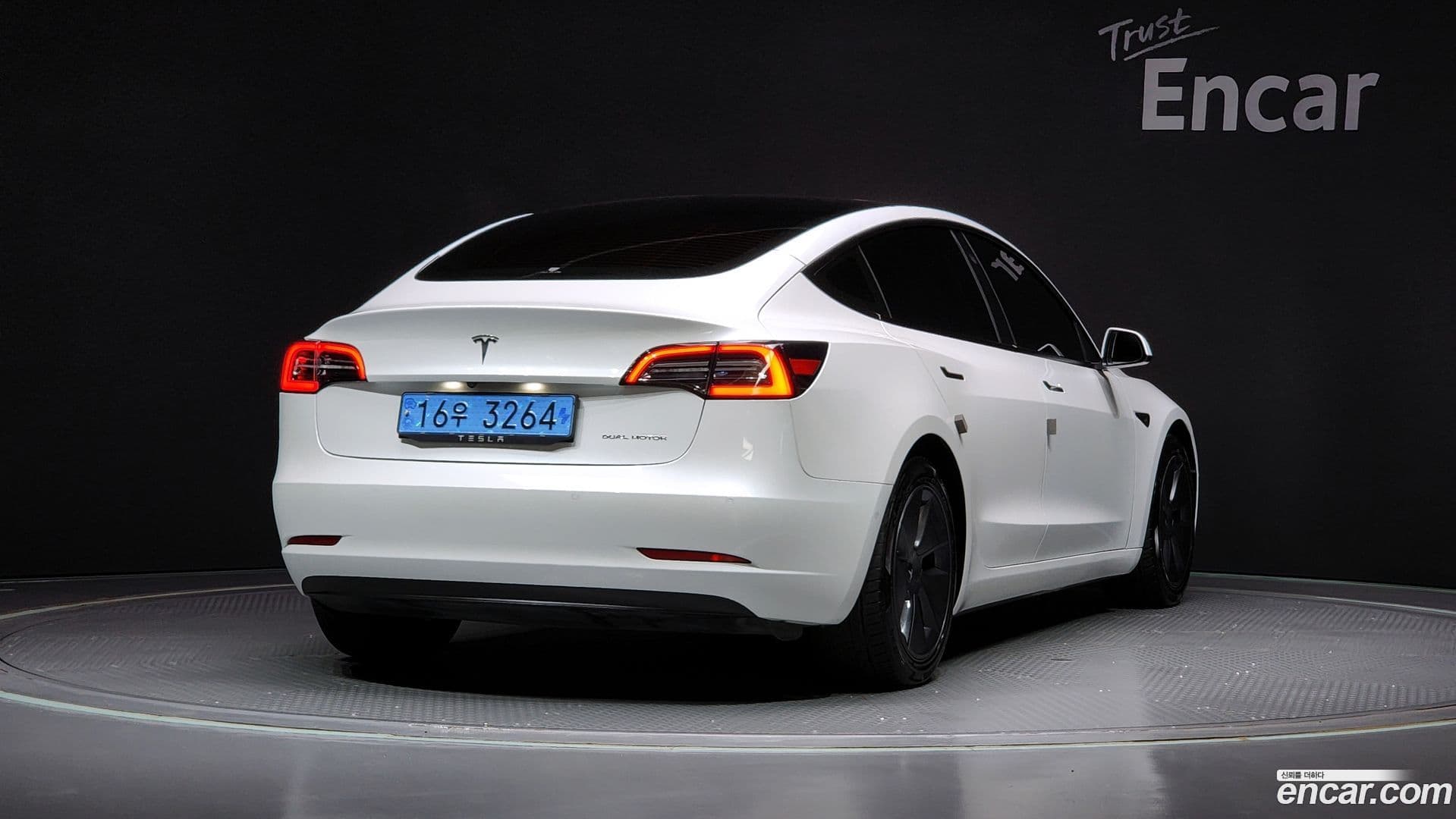 Main__Slider__Photo:Model 3 Tesla 2021.2-0