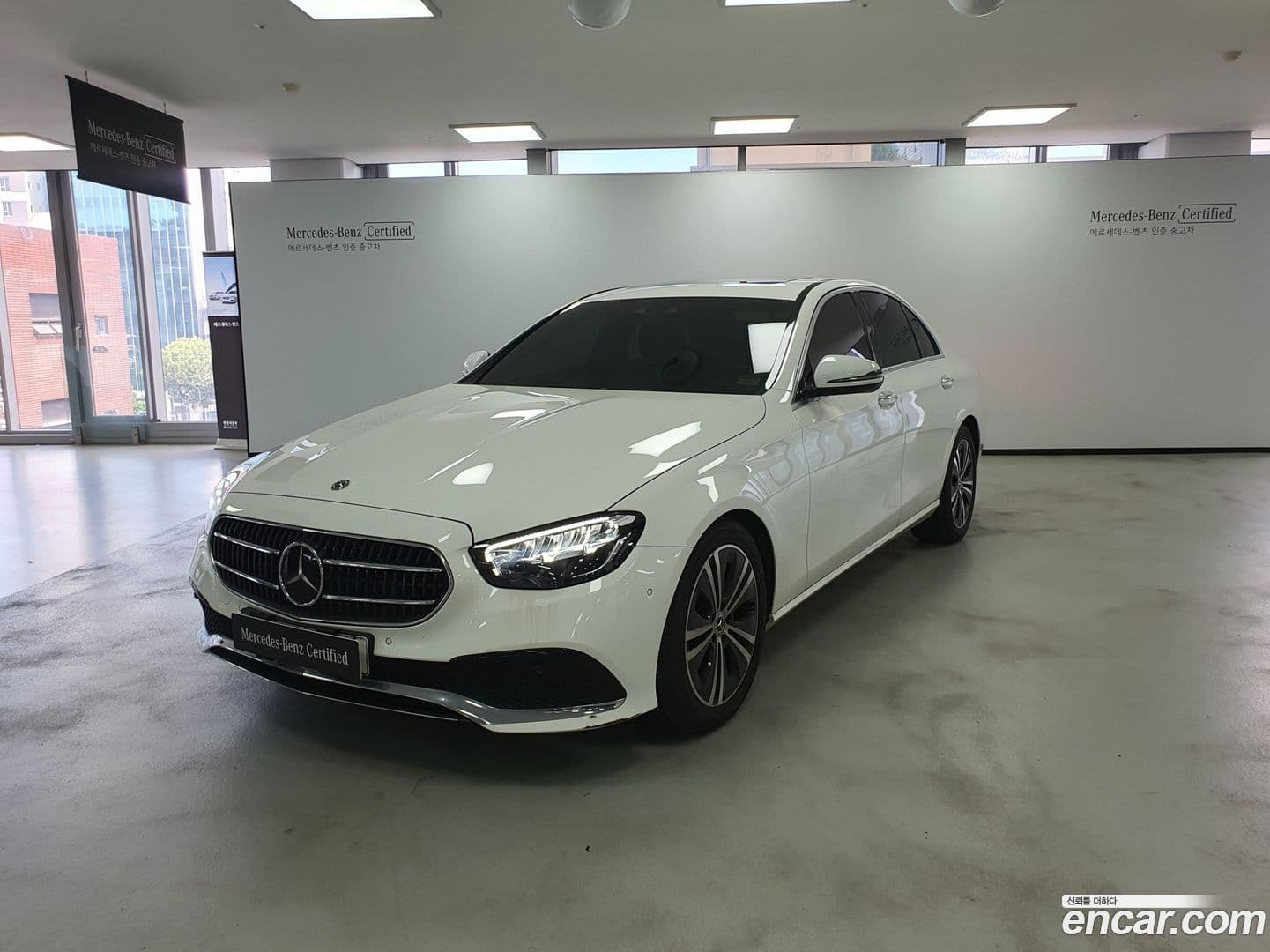 Main__Slider__Photo:E-Class Mercedes-Benz 2020.10-0