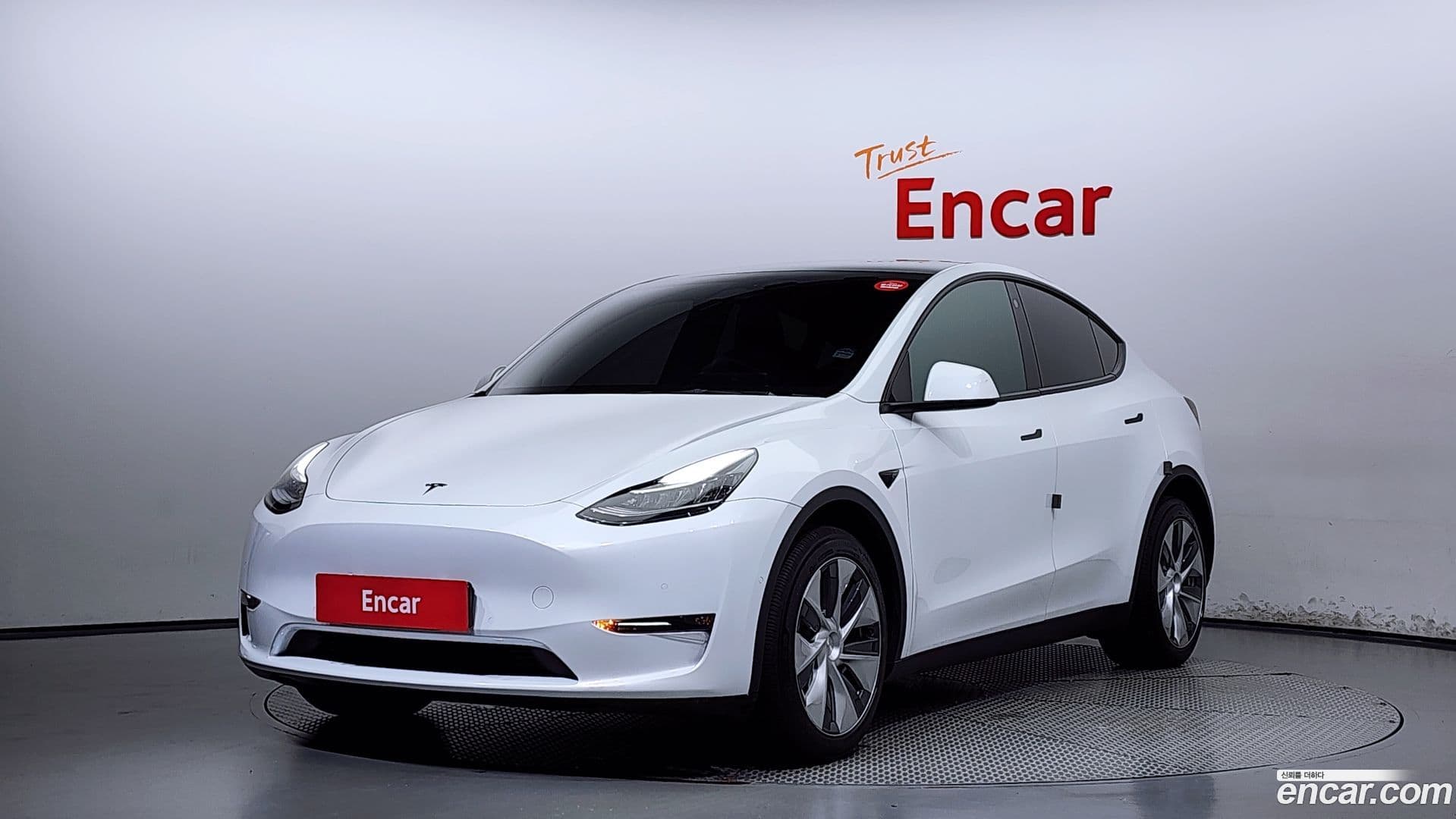 Main__Slider__Photo:Model Y Tesla 2022.11-0