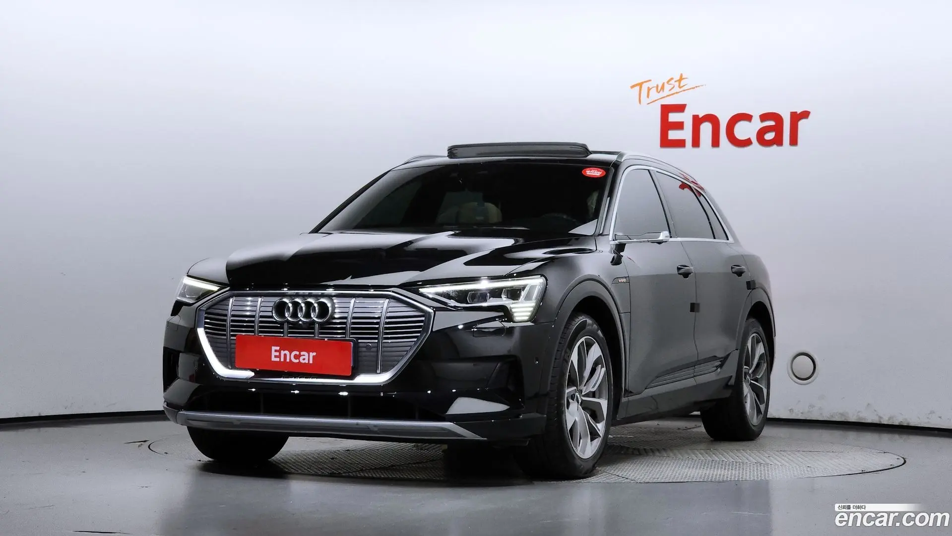 Main__Slider__Photo:e-tron Audi 2020.6-0
