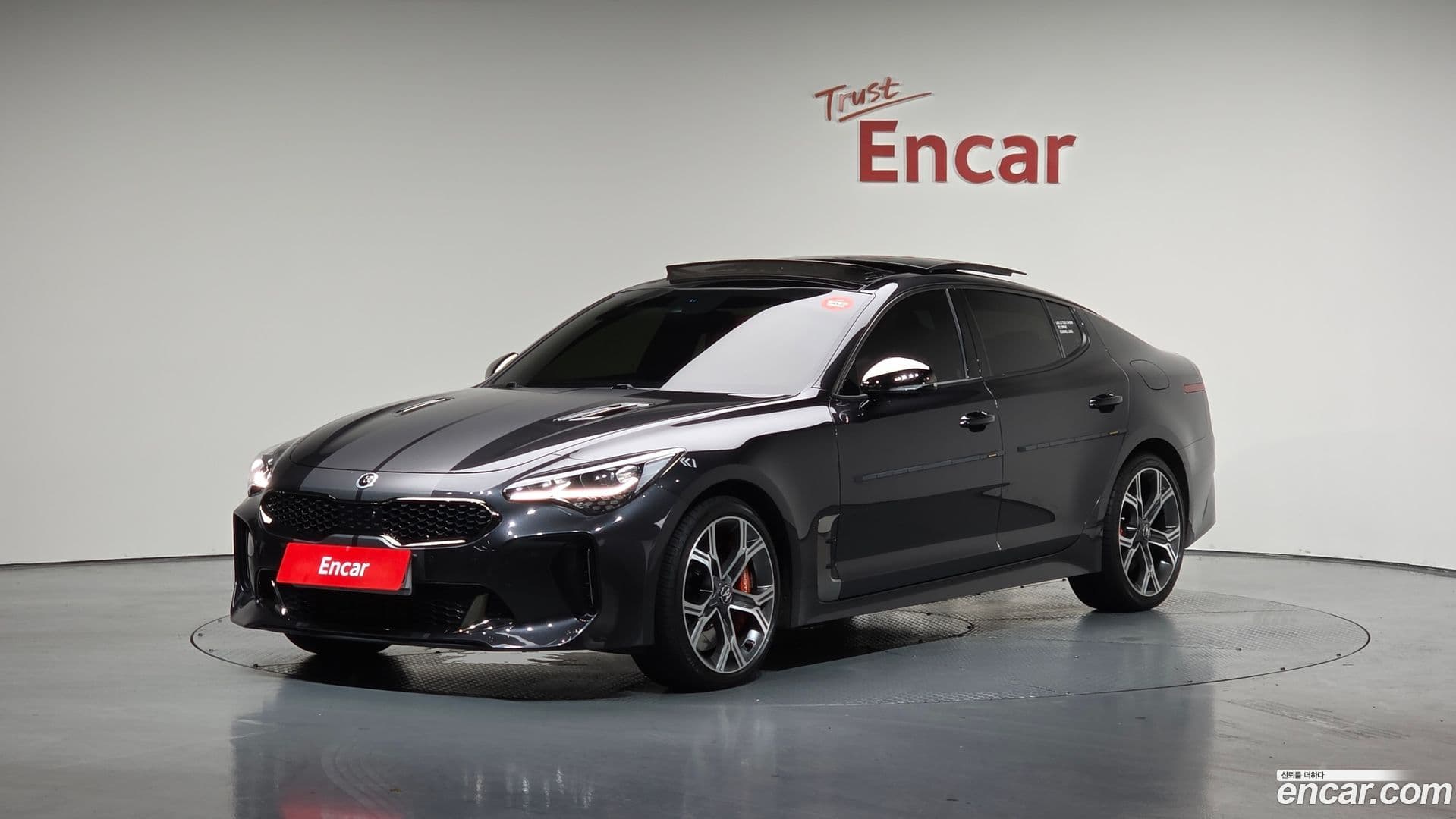 Main__Slider__Photo:Stinger Kia 2018.5-0