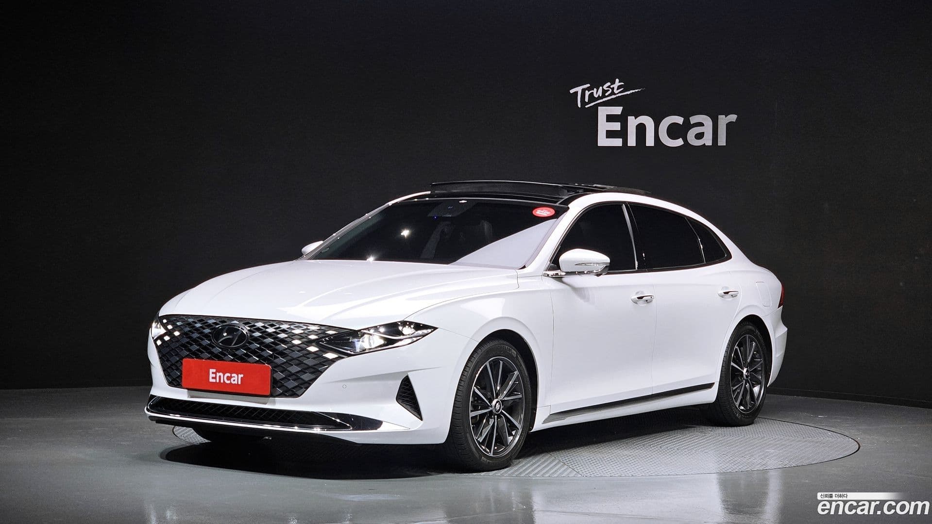 Main__Slider__Photo:Grandeur Hyundai 2021.1-0