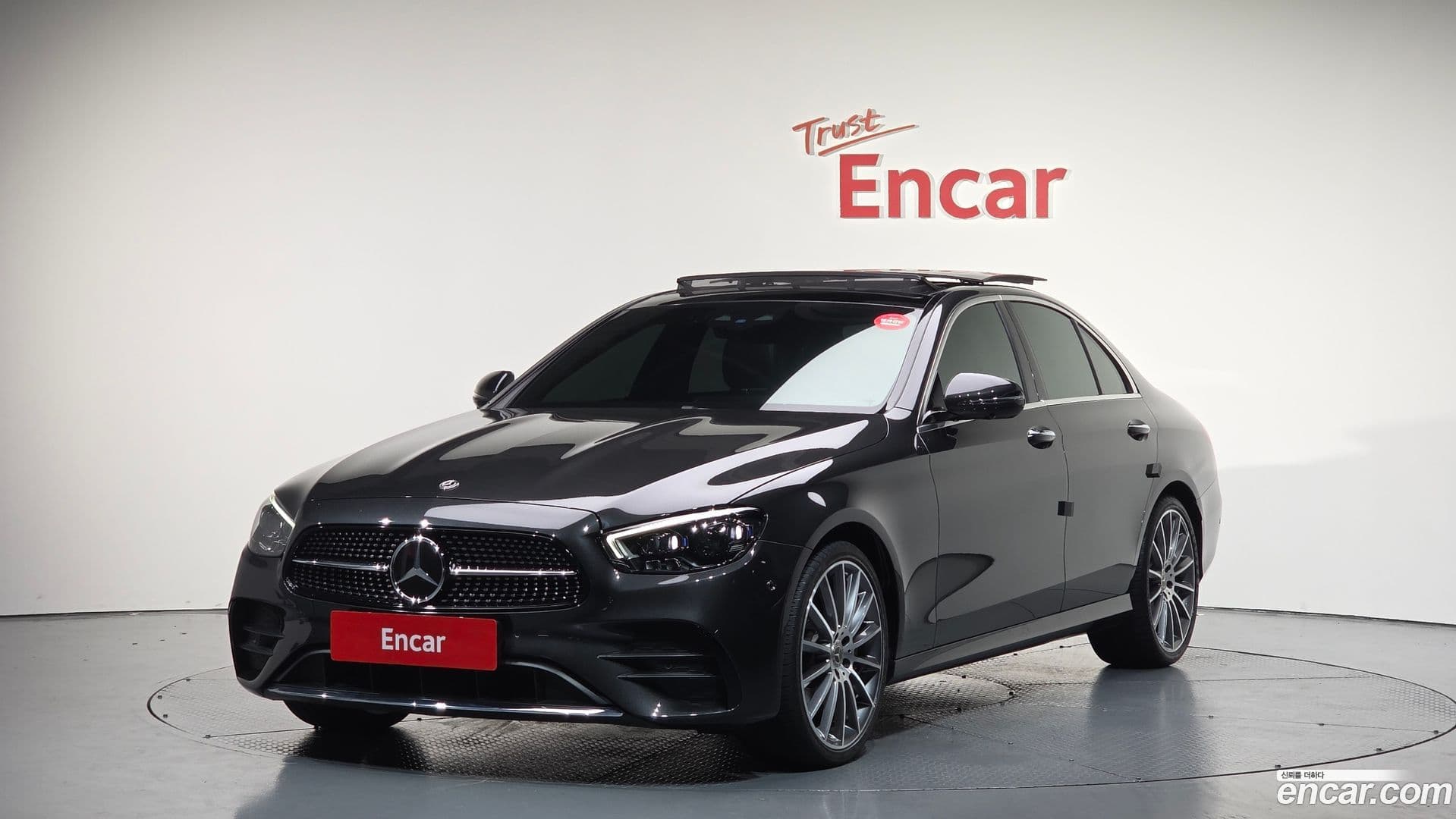 Main__Slider__Photo:E-Class Mercedes-Benz 2020.11-0