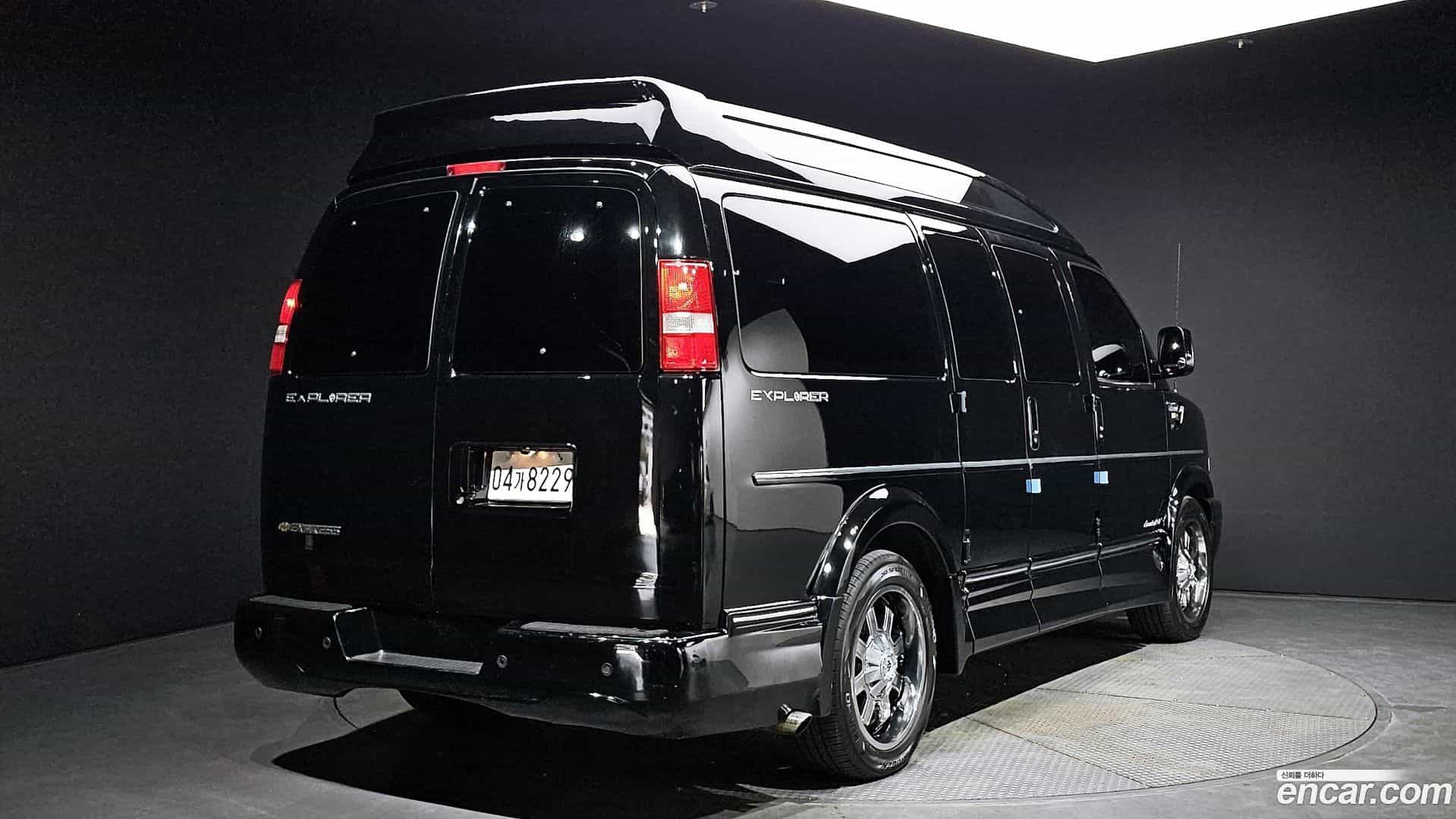Express Van Chevrolet 2017.11-OUTER-002