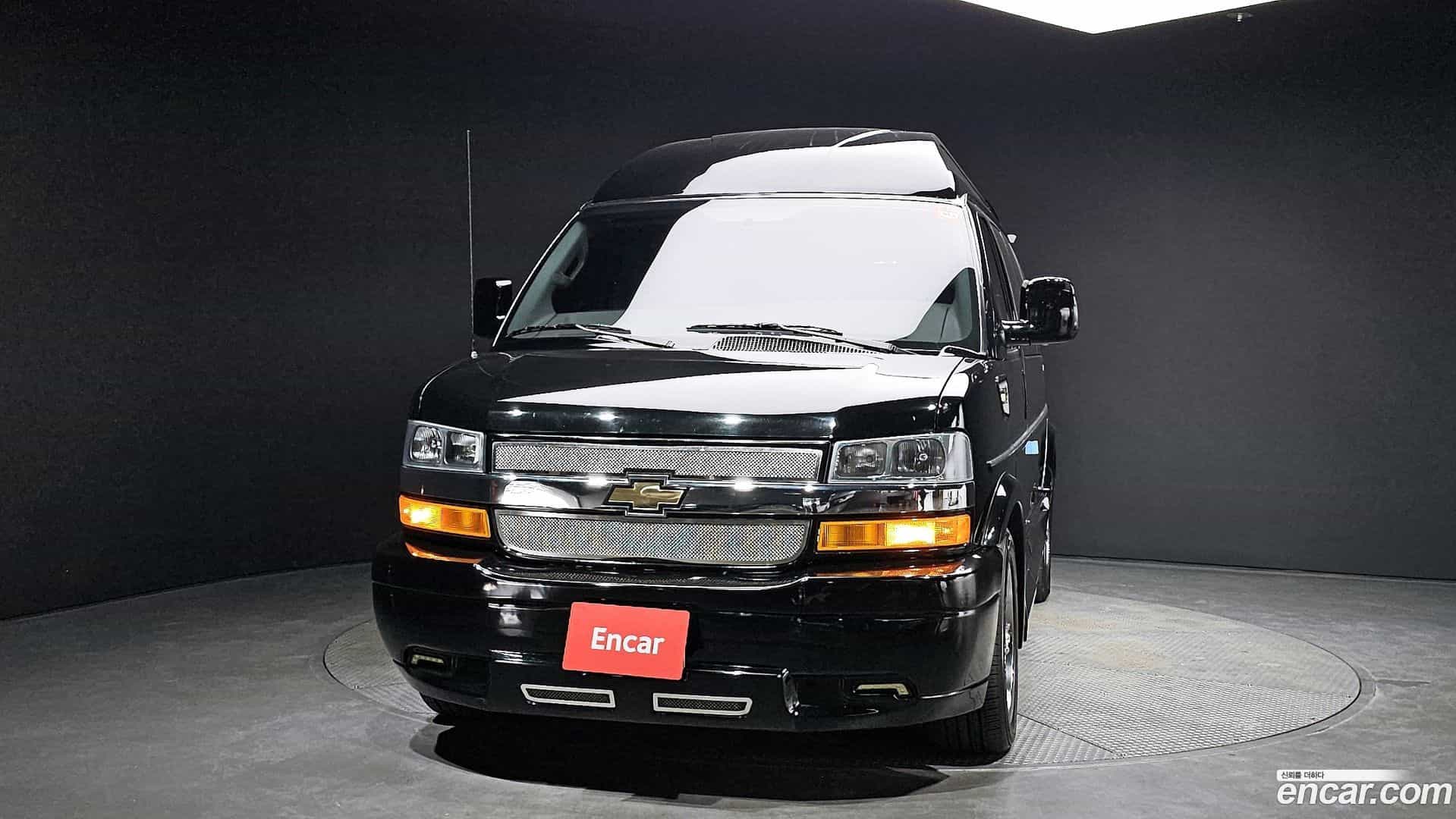 Express Van Chevrolet 2017.11-OUTER-003