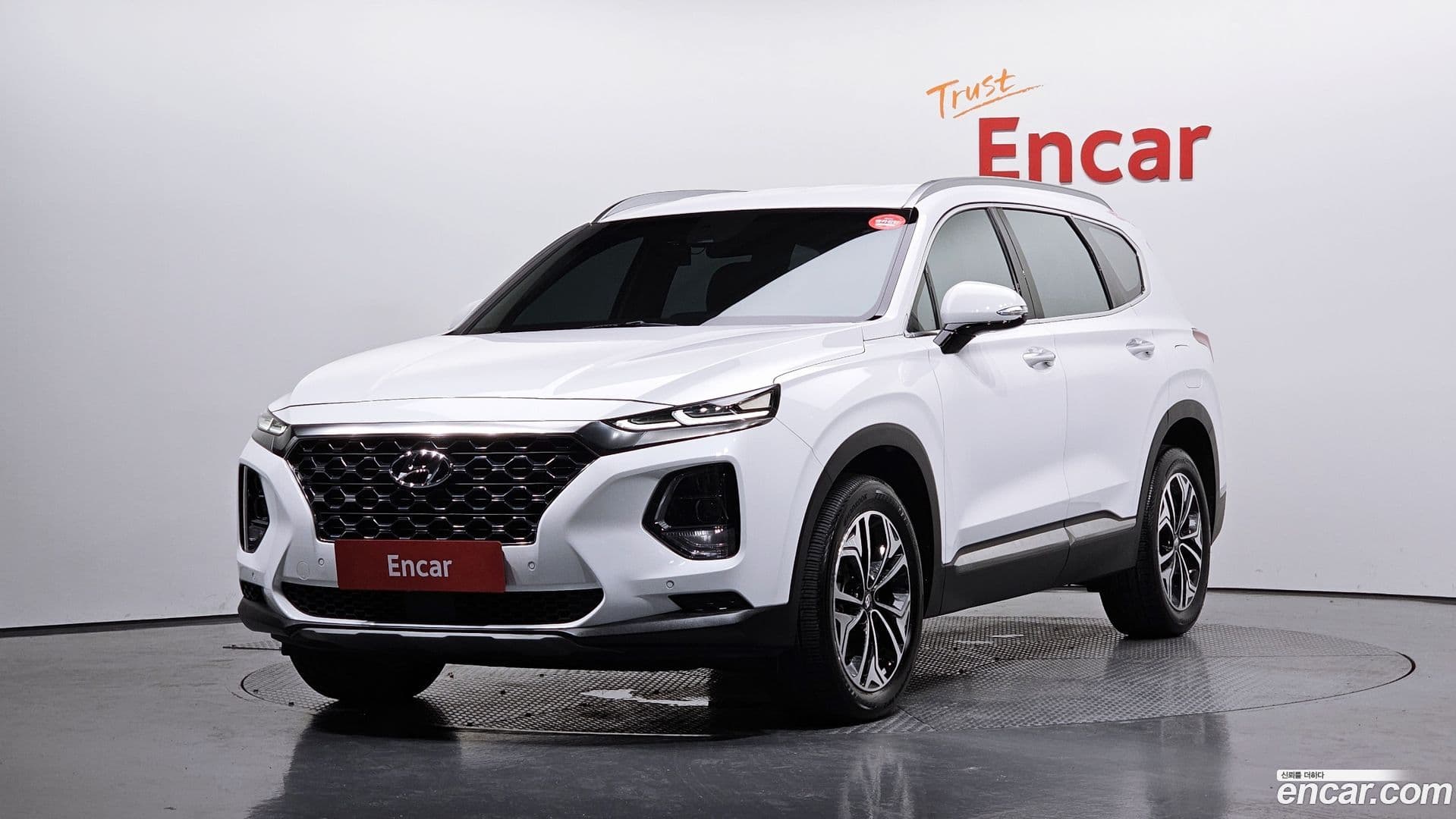Main__Slider__Photo:Santafe Hyundai 2018.3-0
