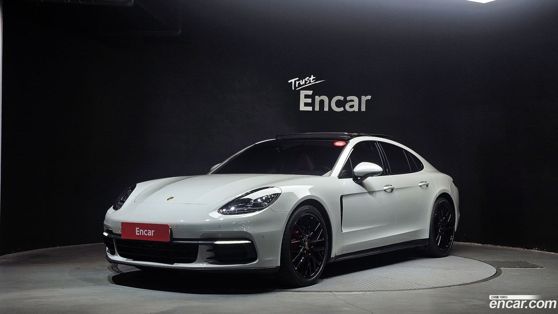 Main__Slider__Photo:Panamera Porsche 2018.11-0