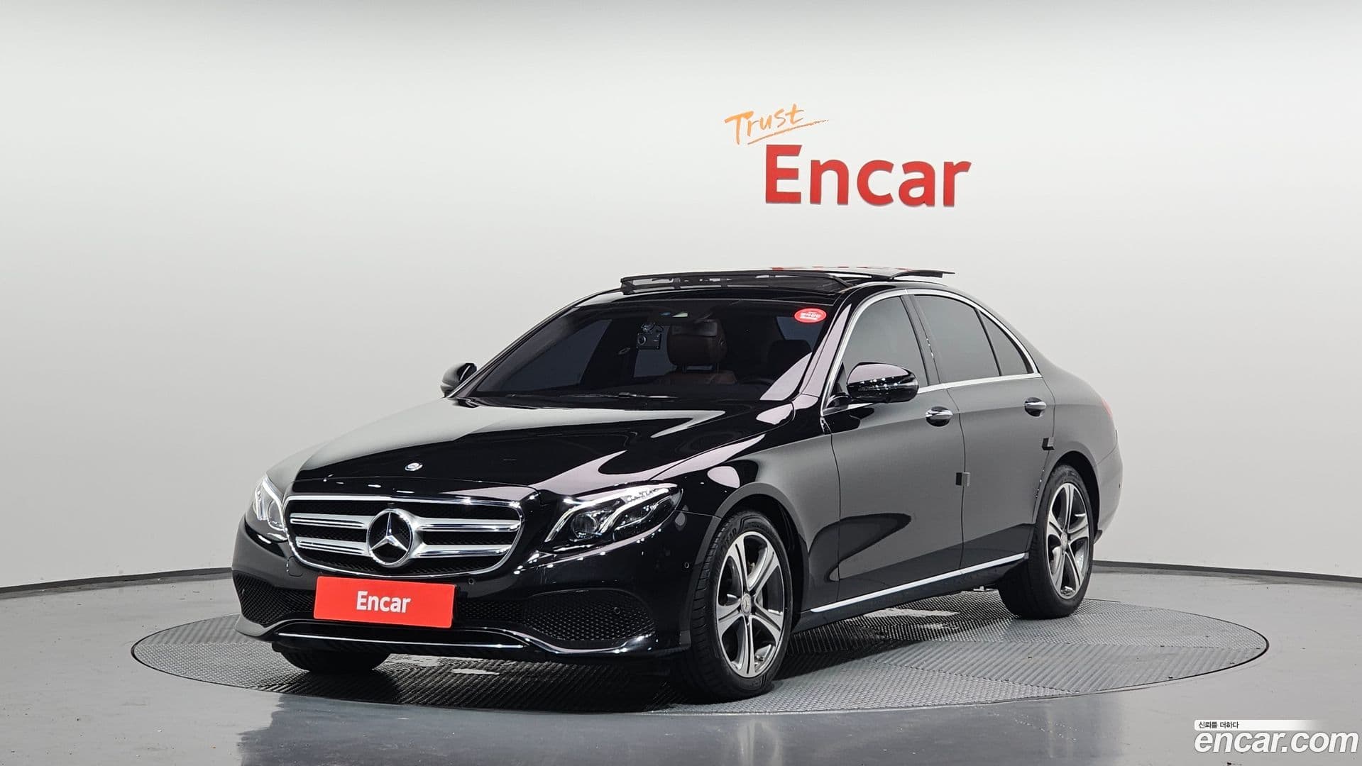 Main__Slider__Photo:E-Class Mercedes-Benz 2016.8-0