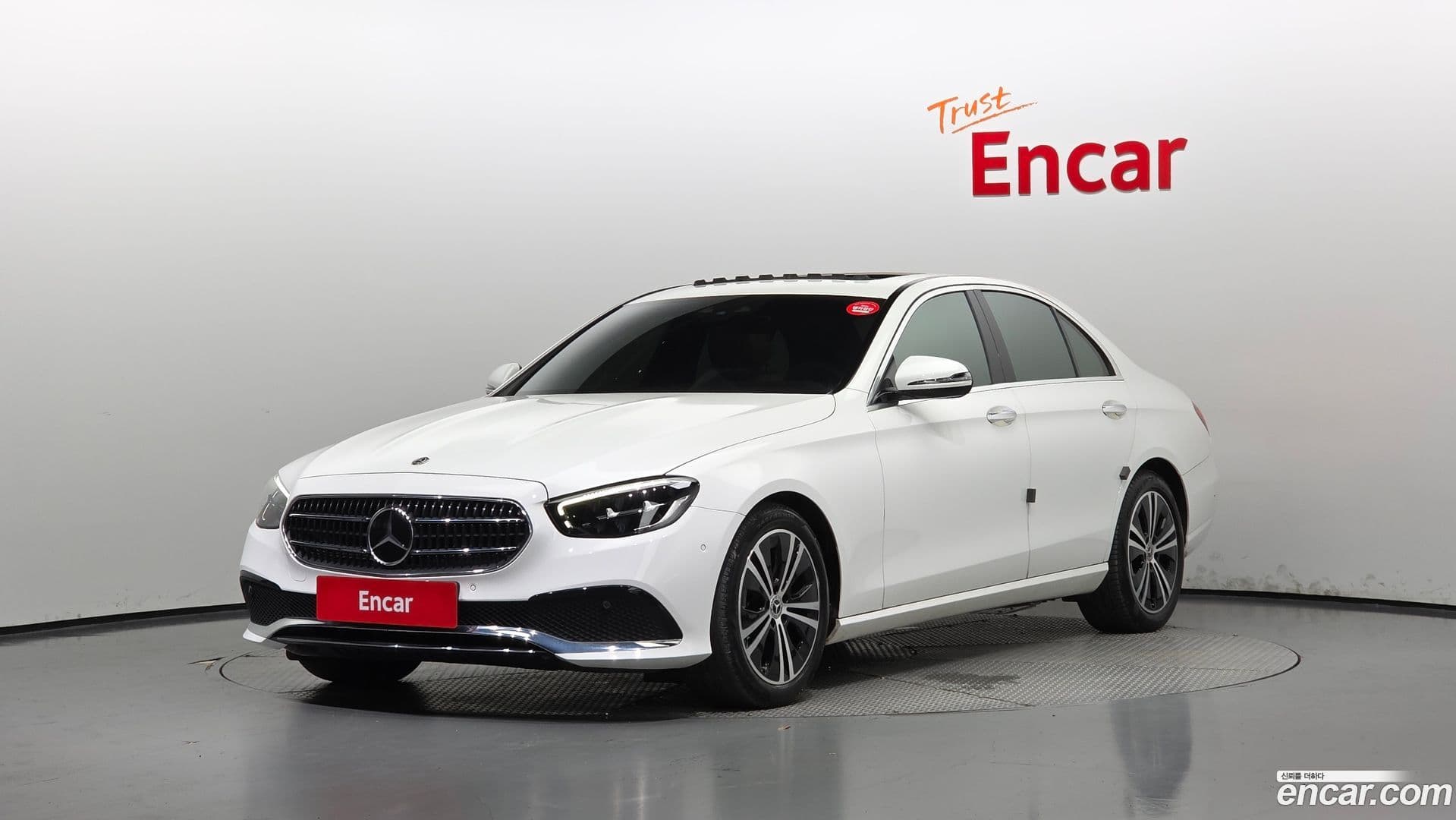 Main__Slider__Photo:E-Class Mercedes-Benz 2020.11-0