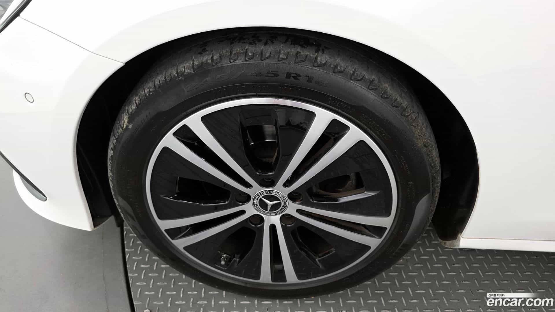 E-Class Mercedes-Benz 2020.11-OUTER-005