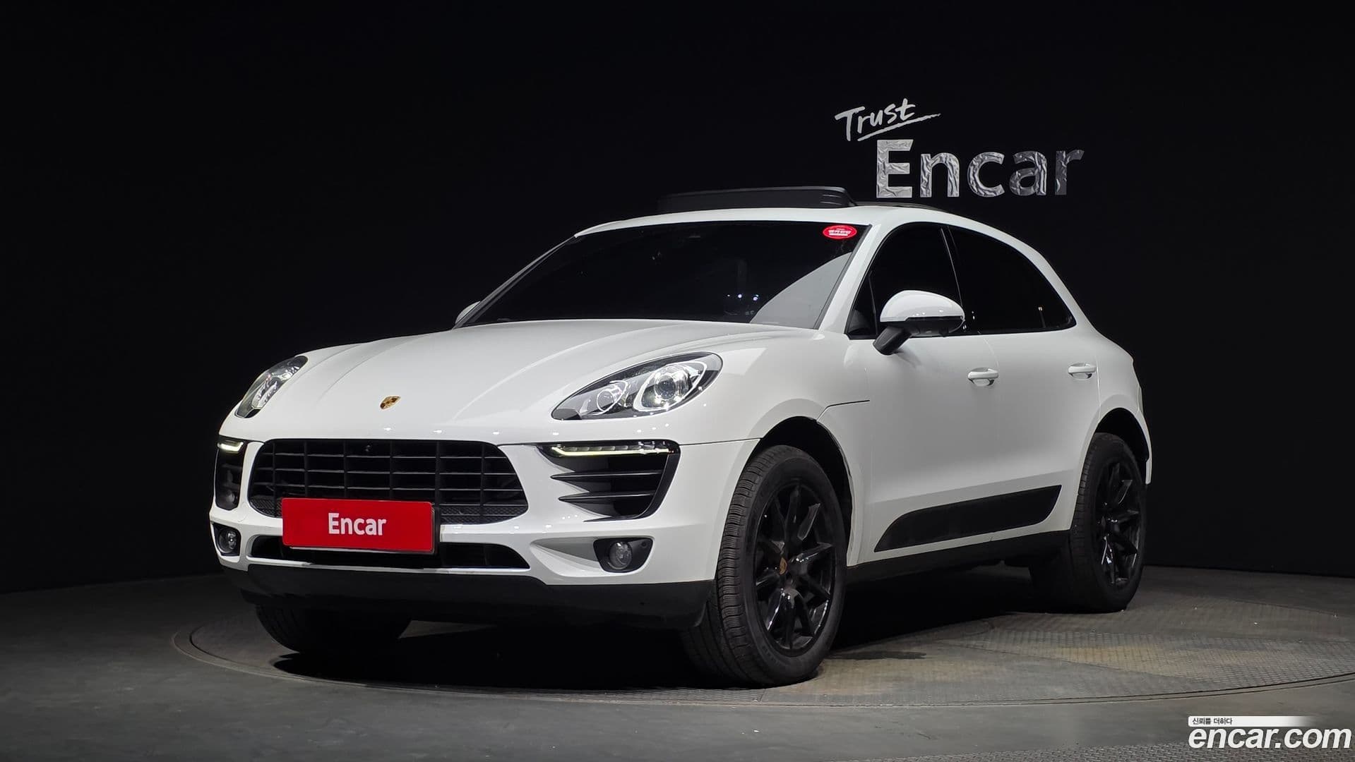 Main__Slider__Photo:Macan Porsche 2018.2-0