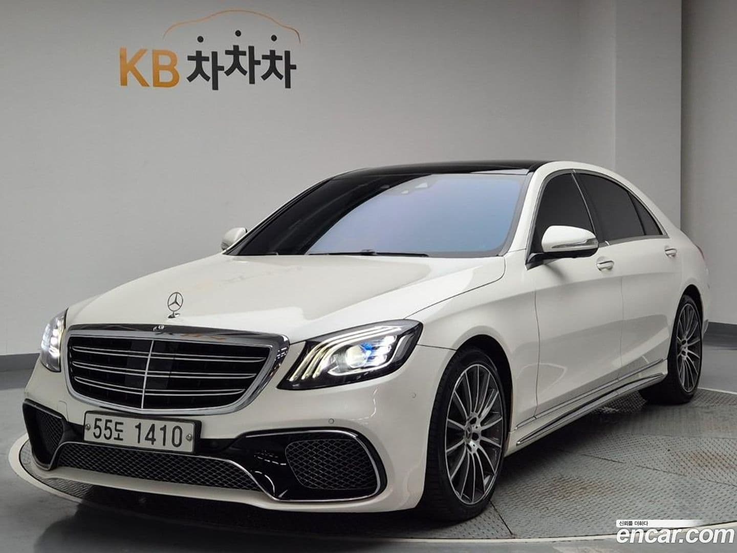 Main__Slider__Photo:S-Class Mercedes-Benz 2017.10-0