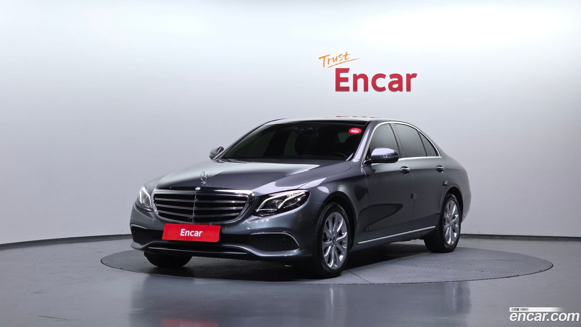 Main__Slider__Photo:E-Class Mercedes-Benz 2017.1-0