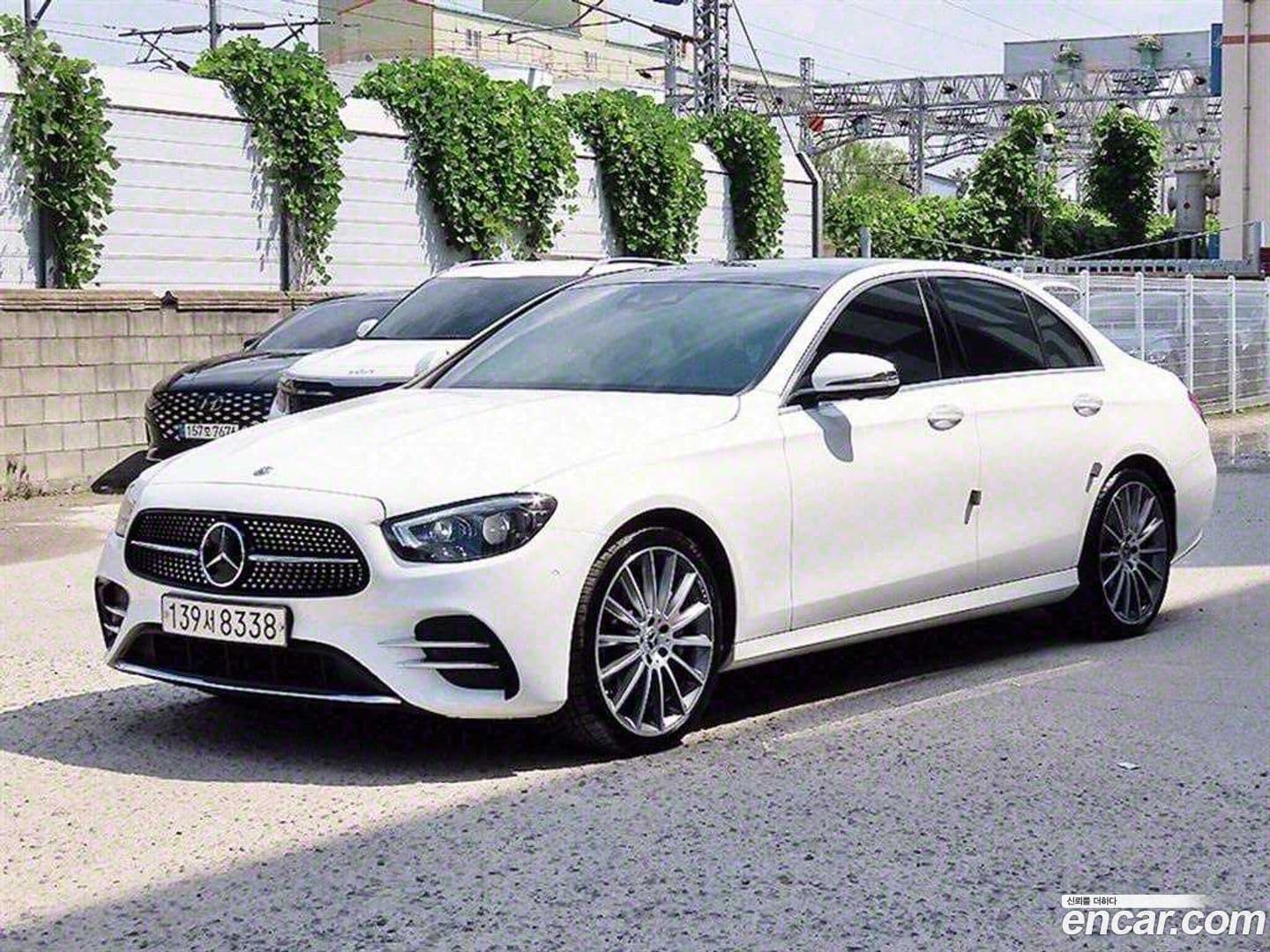 Main__Slider__Photo:E-Class Mercedes-Benz 2020.10-0