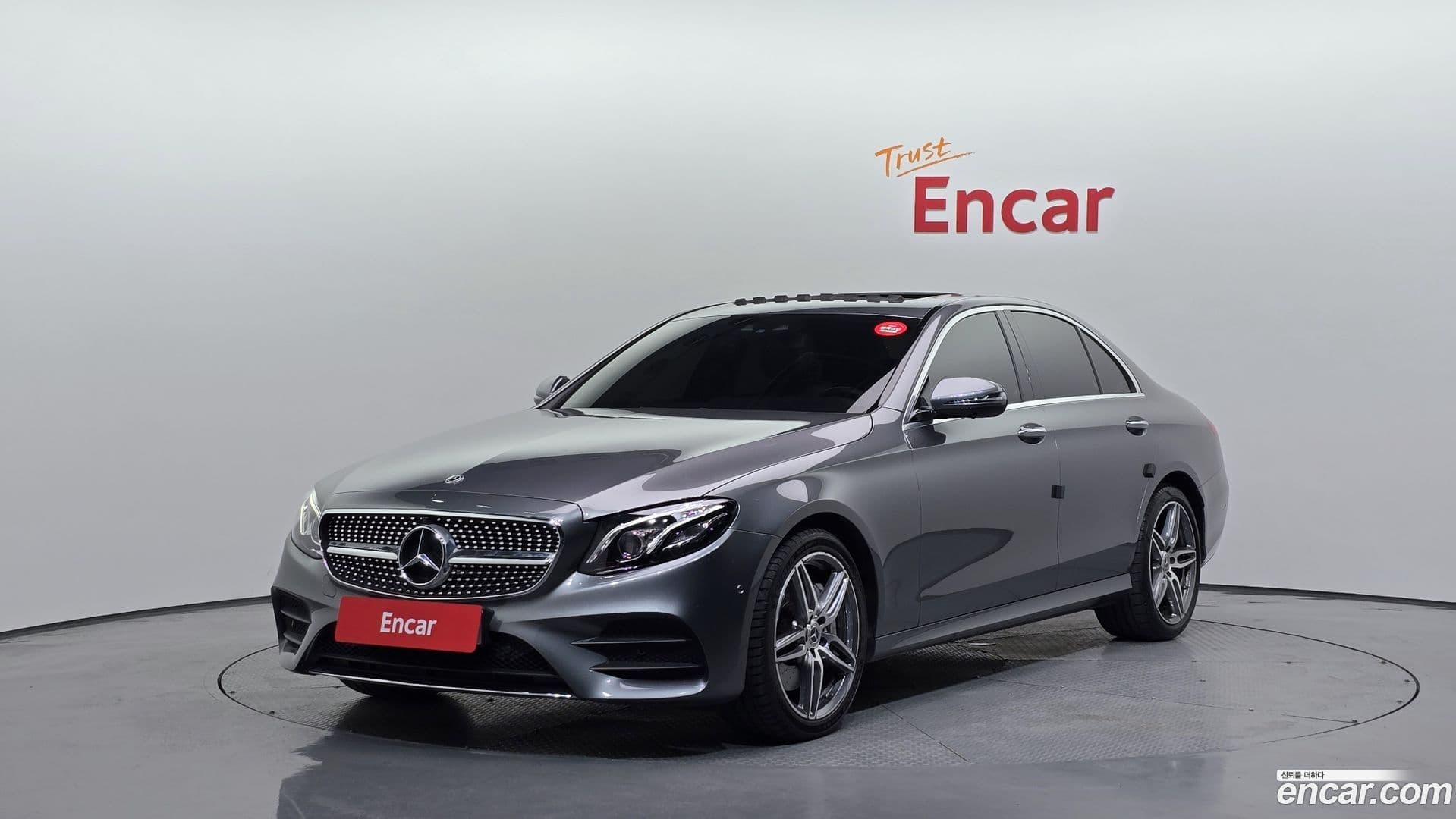 Main__Slider__Photo:E-Class Mercedes-Benz 2019.7-0