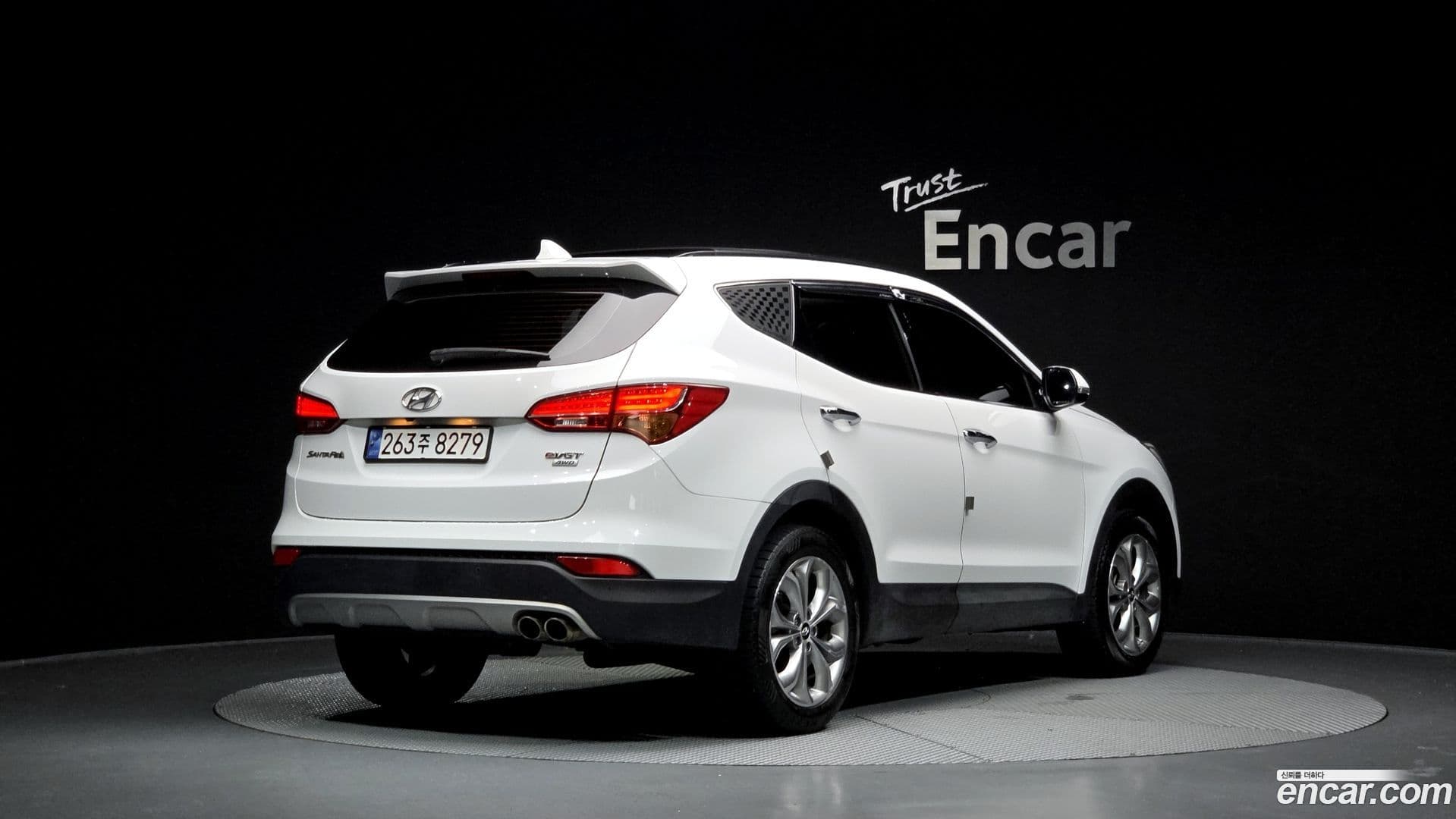 Main__Slider__Photo:Santafe Hyundai 2015.8-0