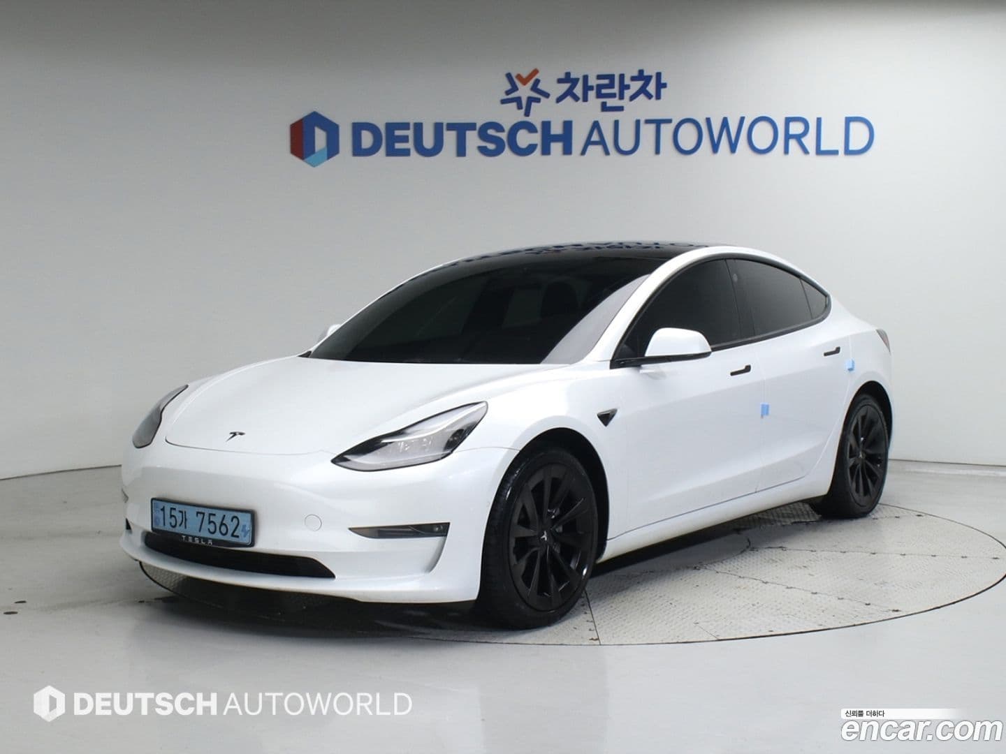 Main__Slider__Photo:Model 3 Tesla 2022.2-0