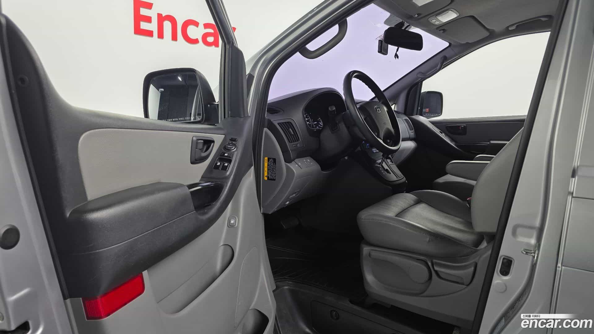 Starex Hyundai 2019.1-INNER-010