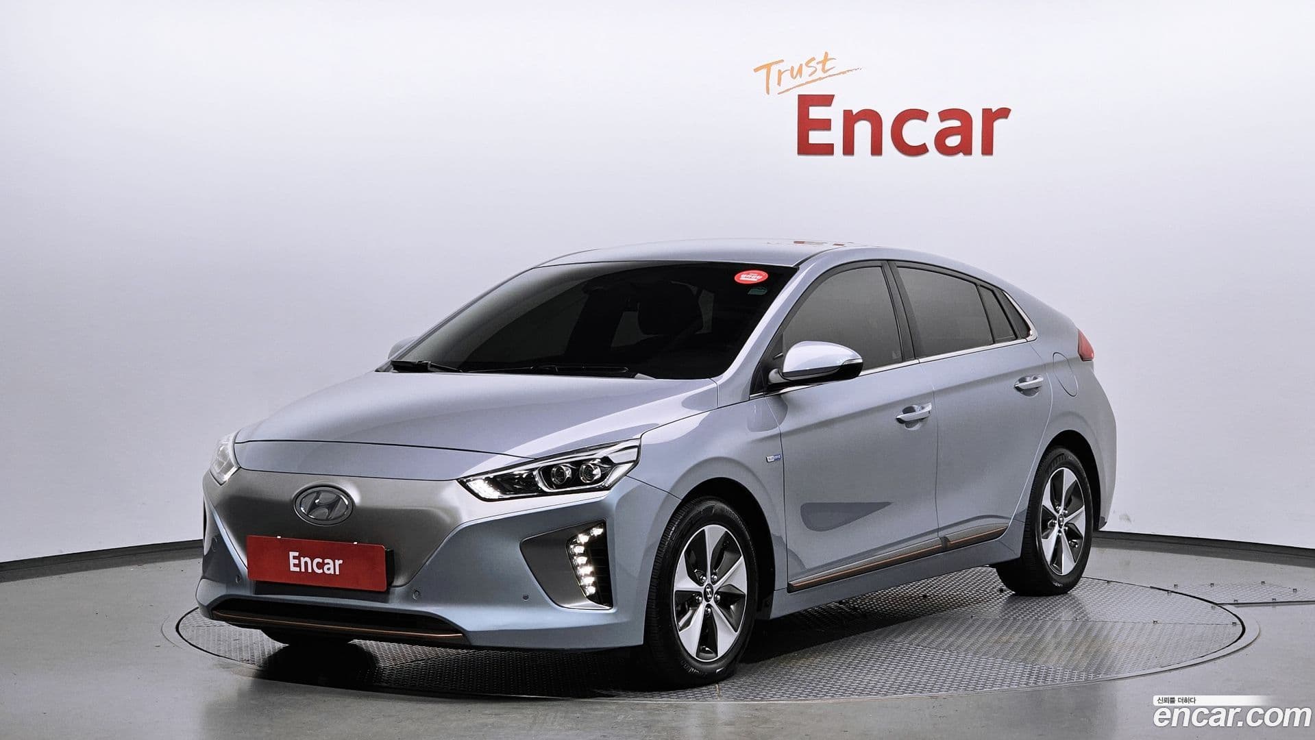 Main__Slider__Photo:Ioniq Hyundai 2017.10-0