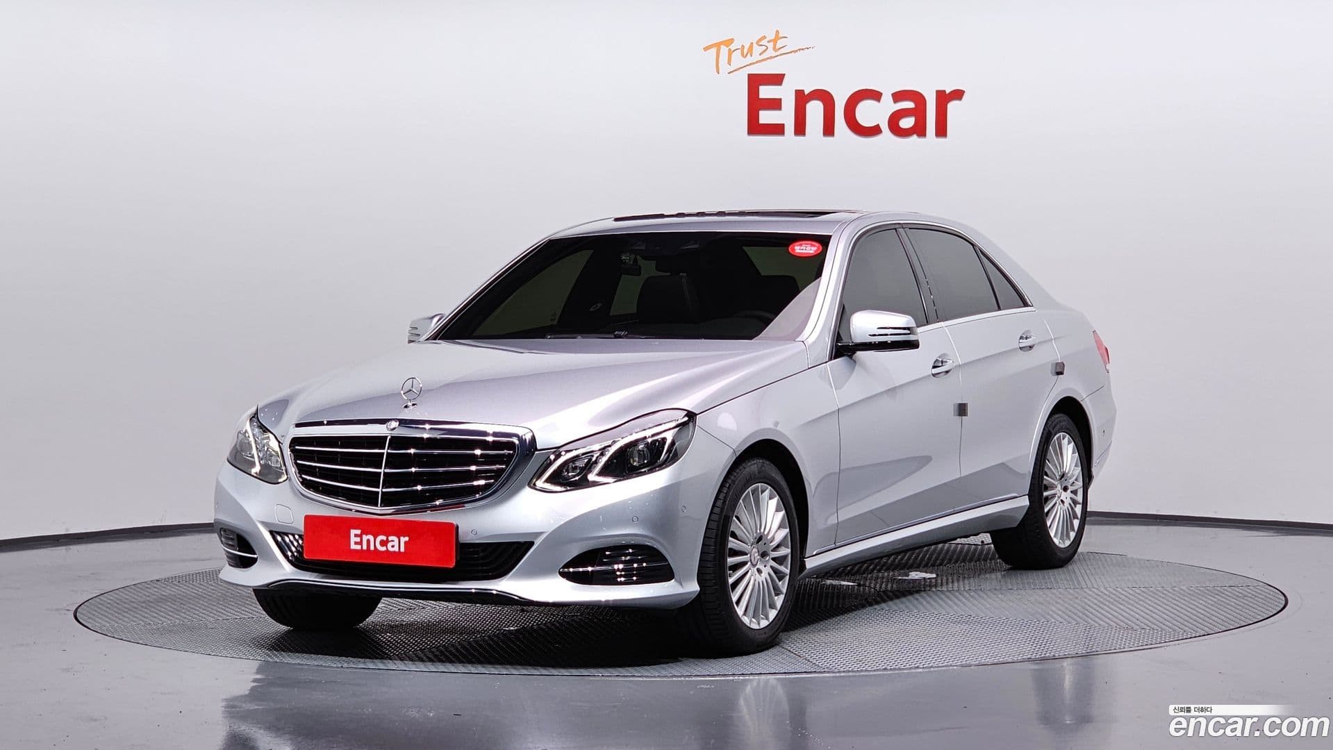 Main__Slider__Photo:E-Class Mercedes-Benz 2013.7-0