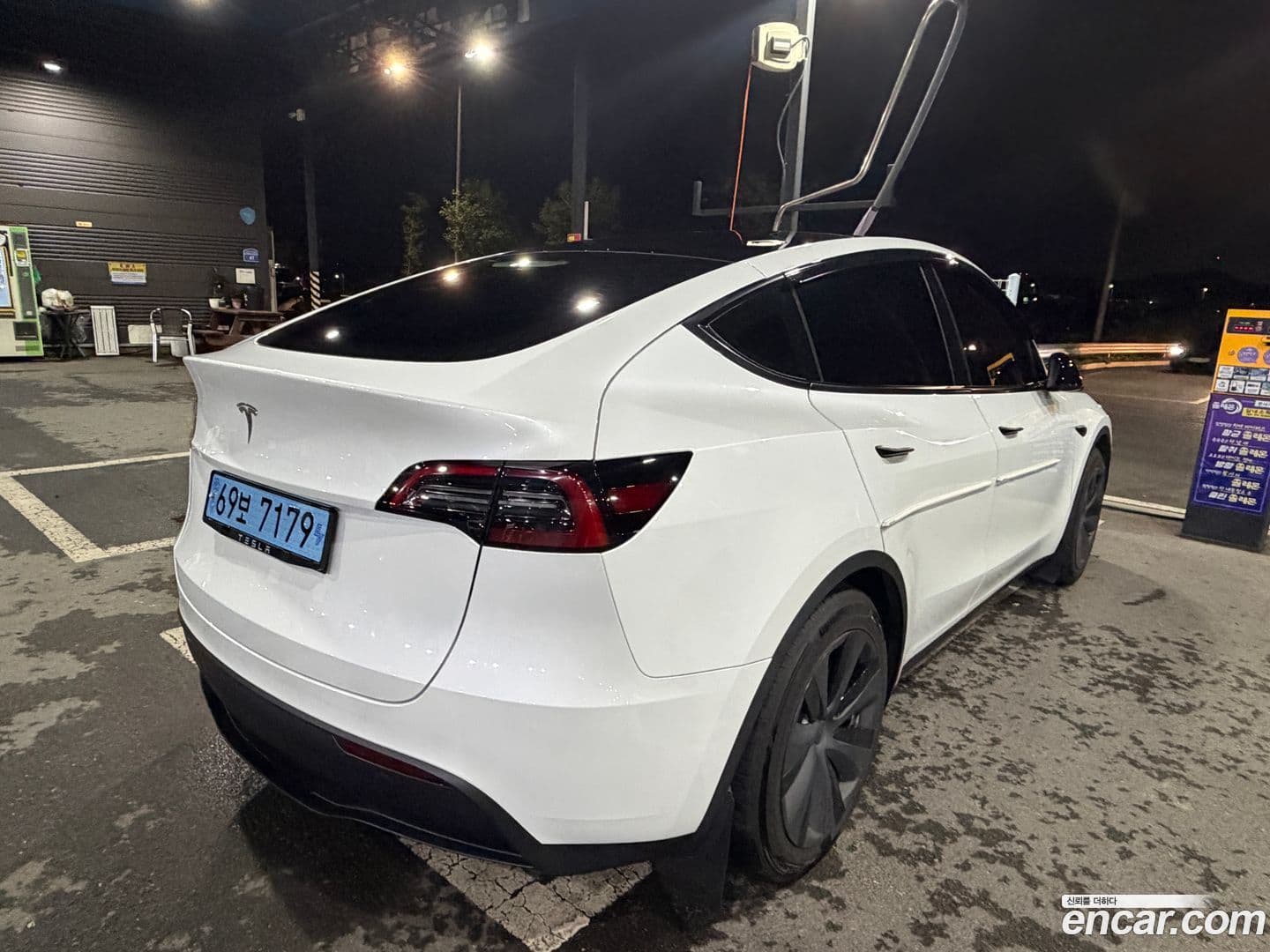 Main__Slider__Photo:Model Y Tesla 2023.7-0