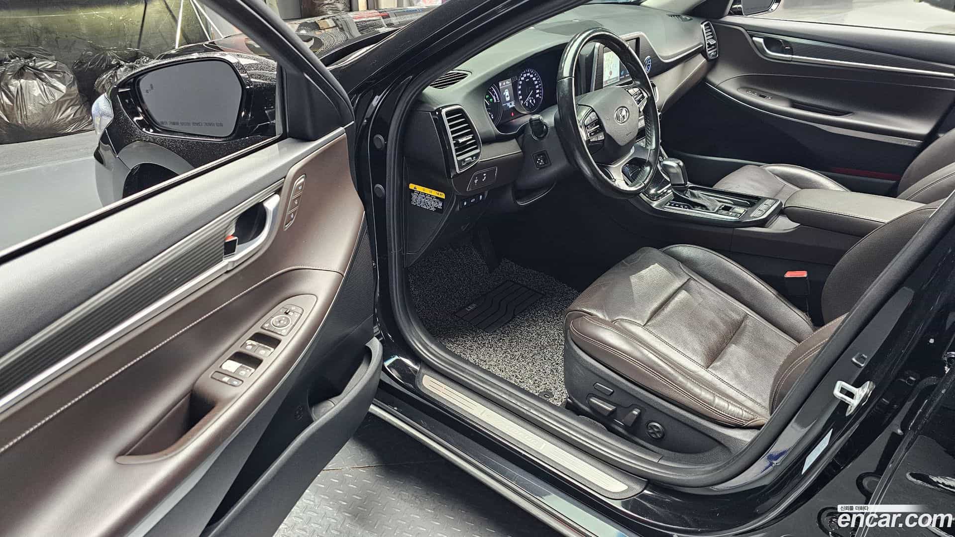 Grandeur Hyundai 2018.3-OPTION-015