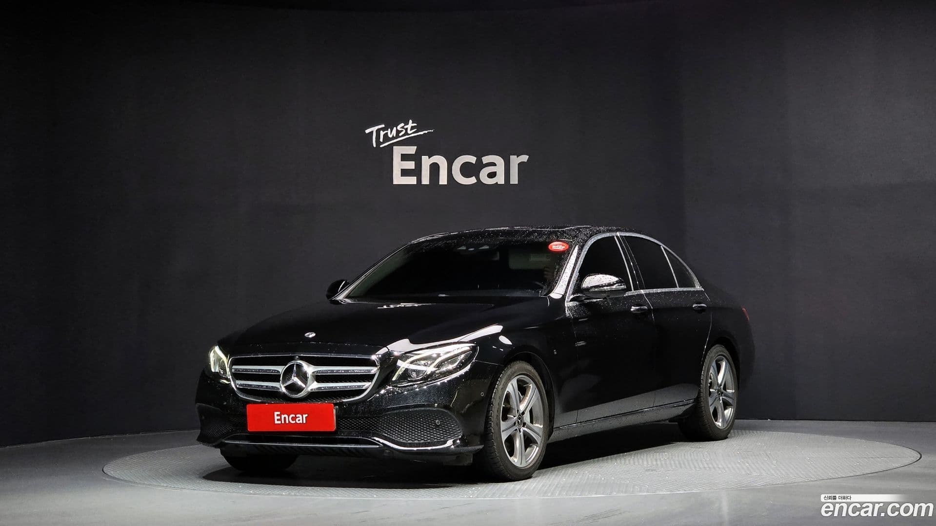 Main__Slider__Photo:E-Class Mercedes-Benz 2018.1-0