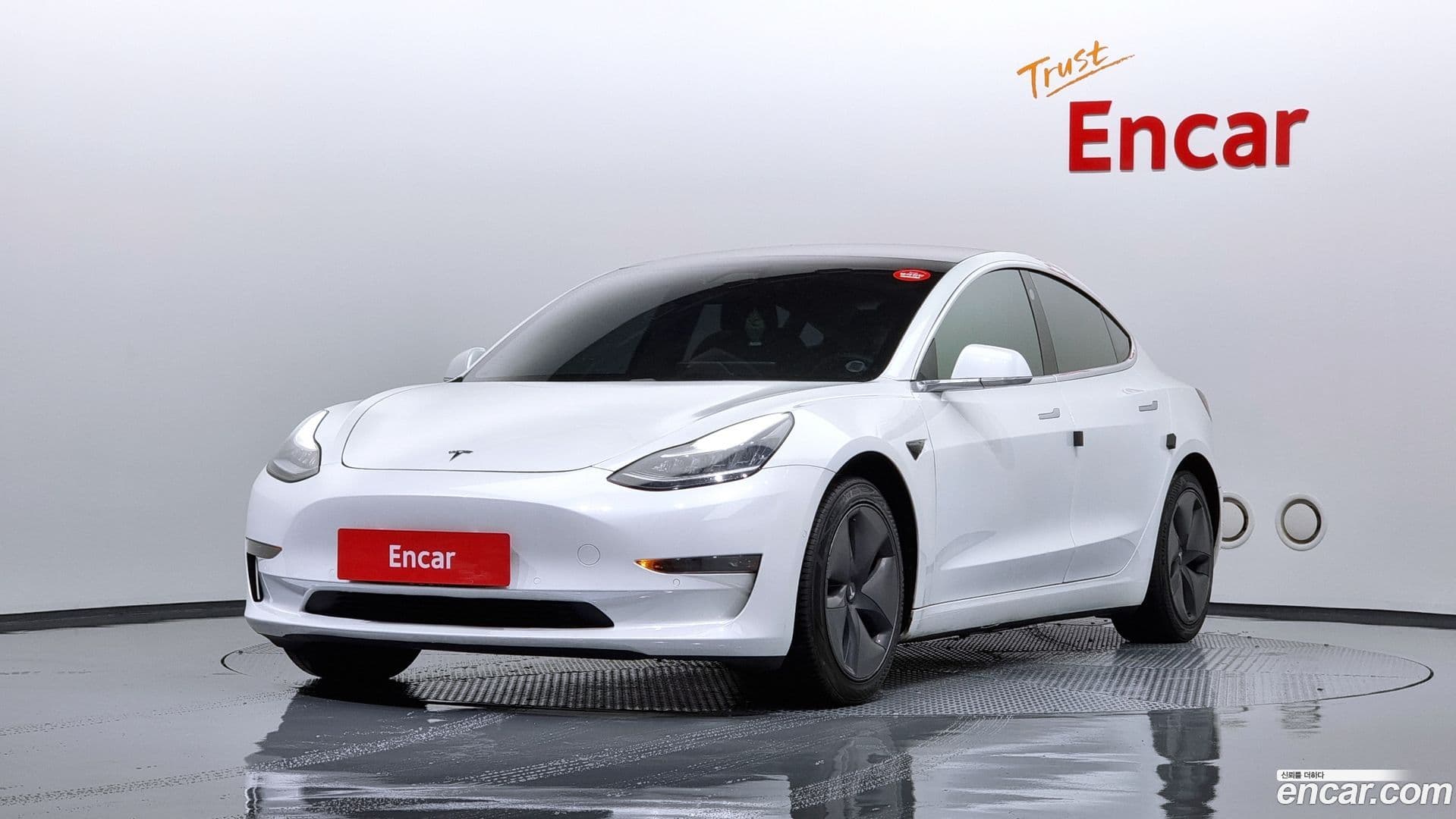 Main__Slider__Photo:Model 3 Tesla 2020.7-0