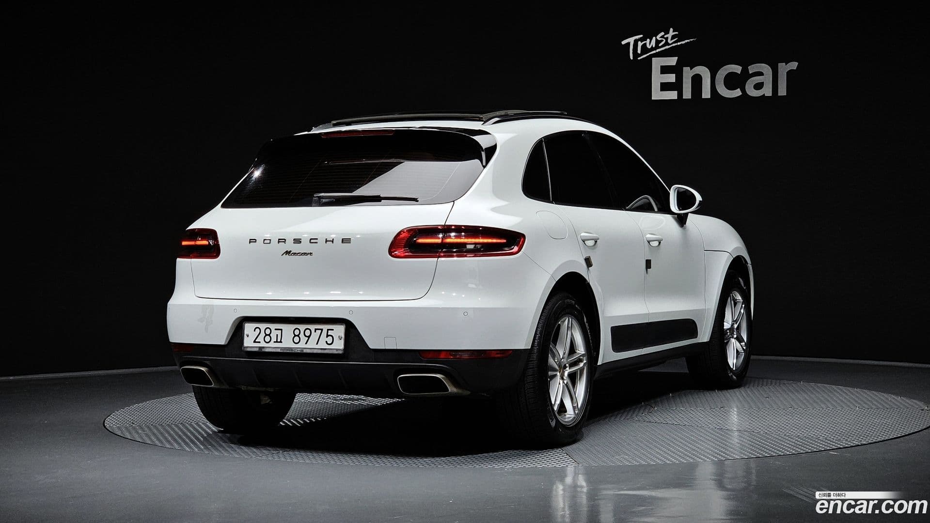 Main__Slider__Photo:Macan Porsche 2014.10-0