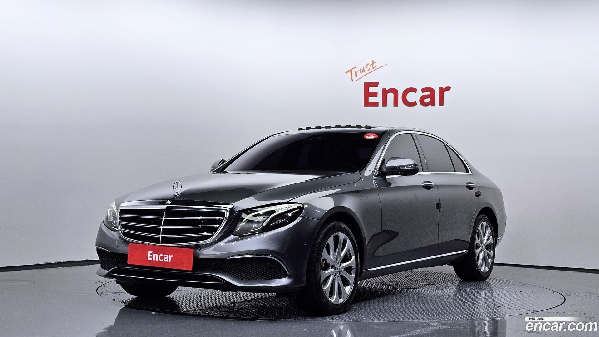 Main__Slider__Photo:E-Class Mercedes-Benz 2016.10-0