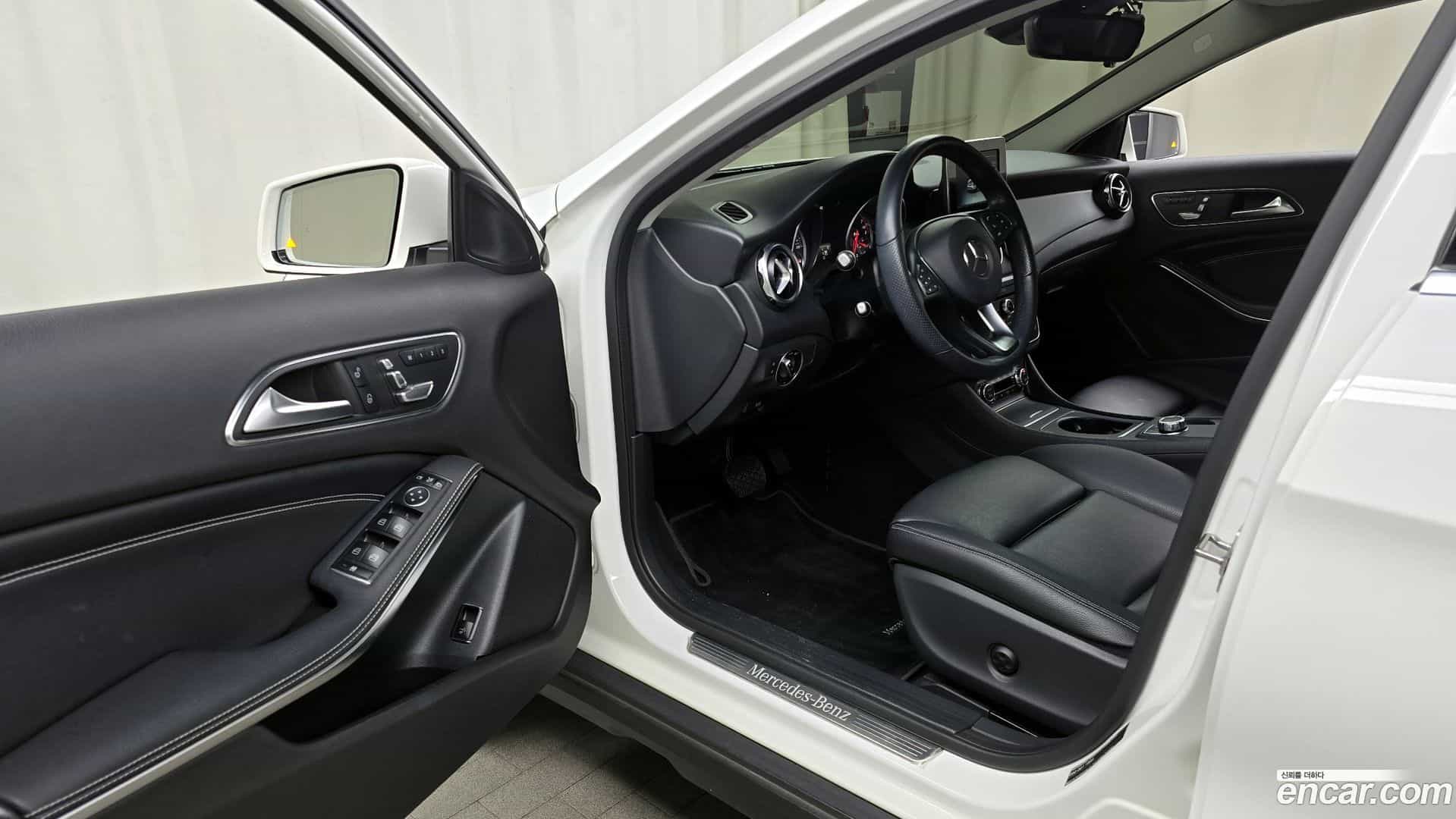 GLA-Class Mercedes-Benz 2019.3-OPTION-015