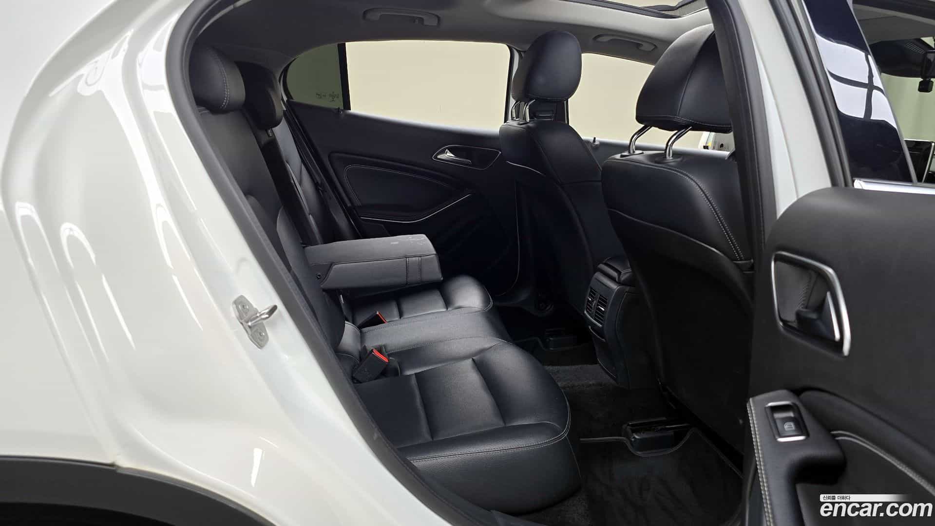 GLA-Class Mercedes-Benz 2019.3-OPTION-016