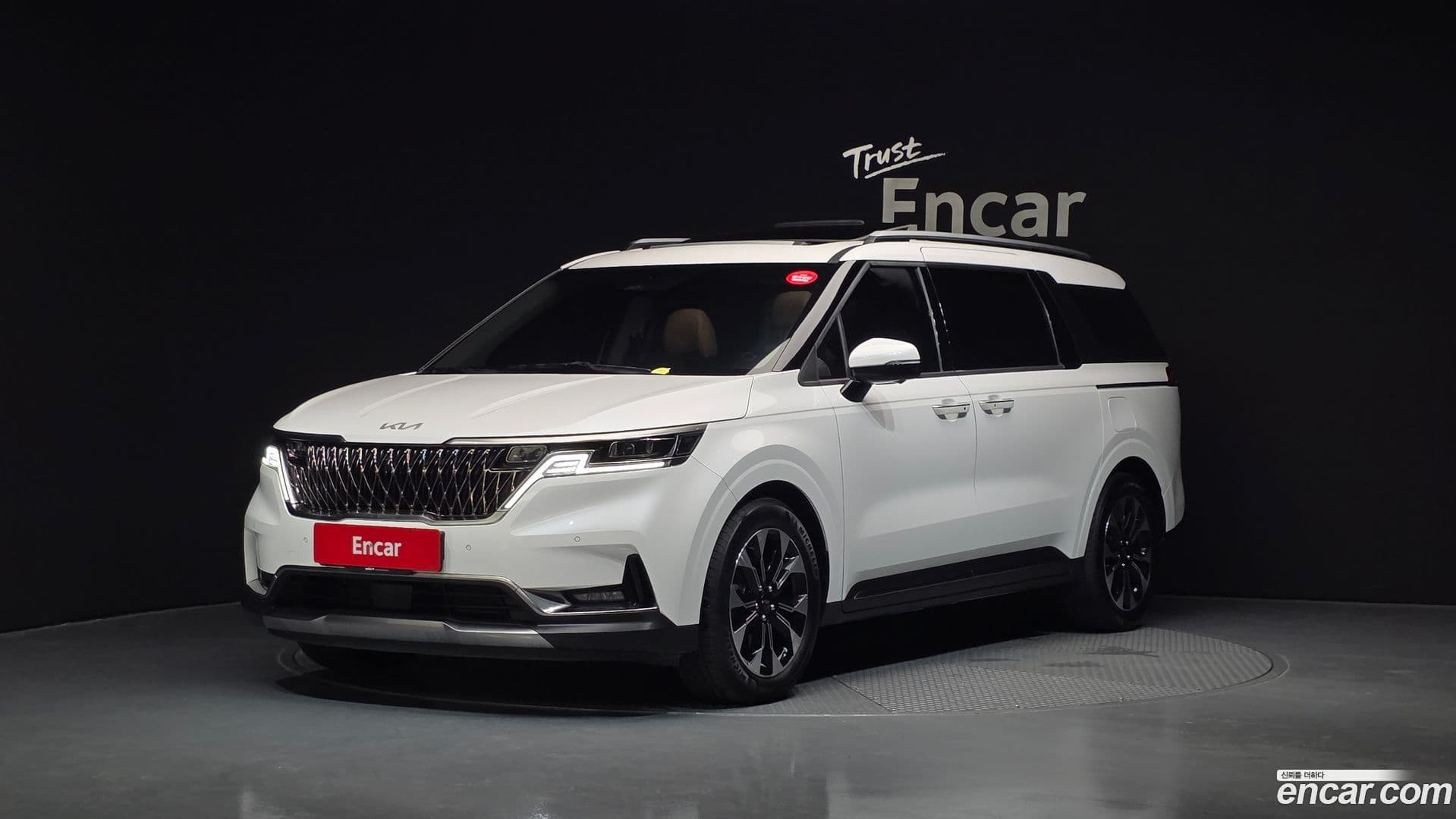 Main__Slider__Photo:Canival Kia 2023.2-0