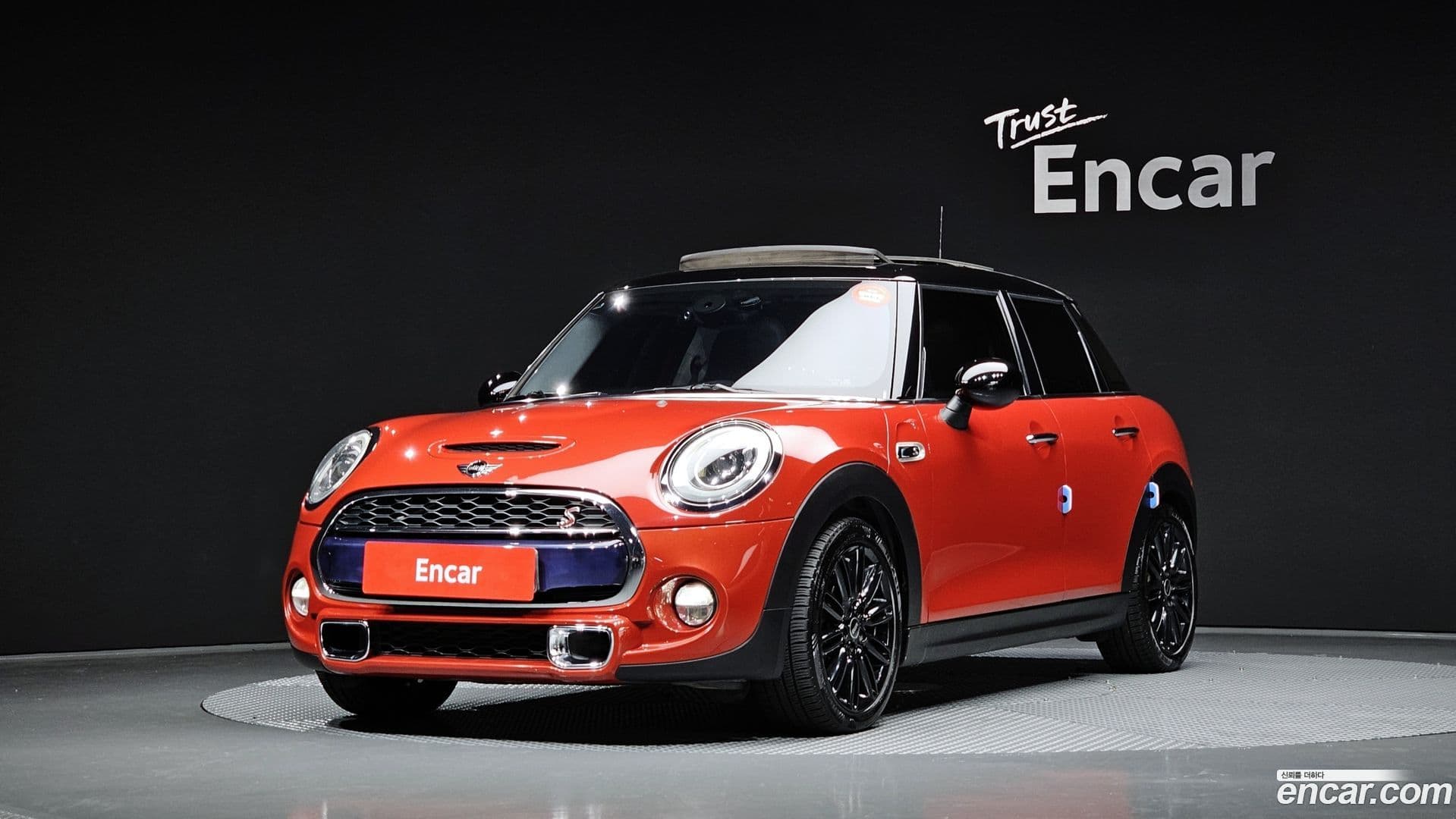 Main__Slider__Photo:Cooper Mini 2015.8-0