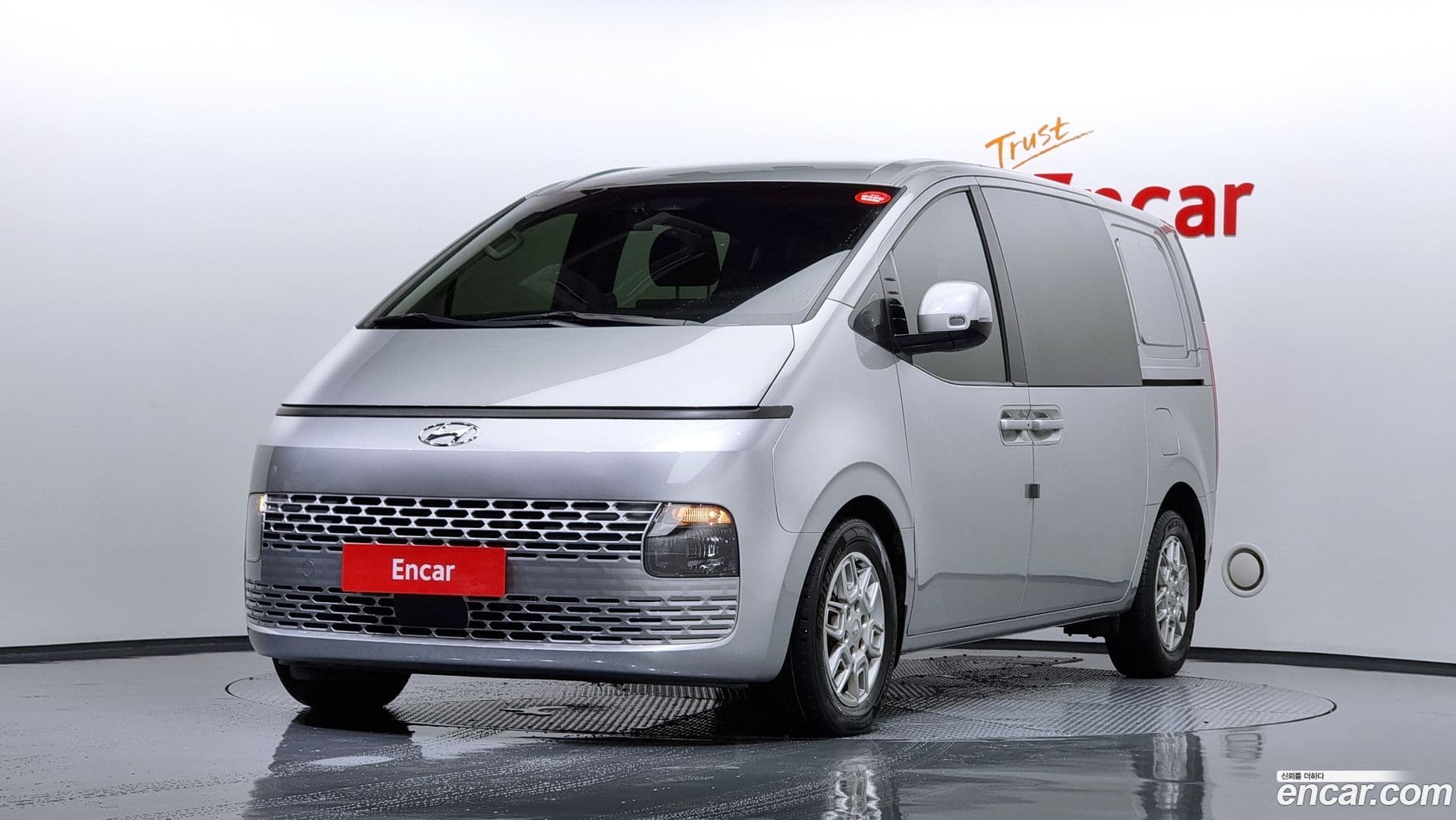 Main__Slider__Photo:Staria Hyundai 2022.5-0