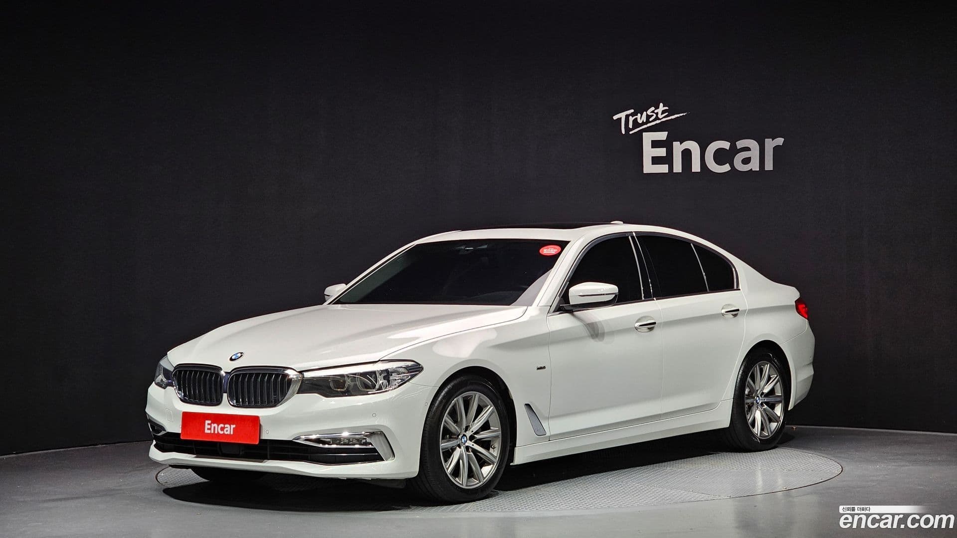 Main__Slider__Photo:5-Series BMW 2018.11-0