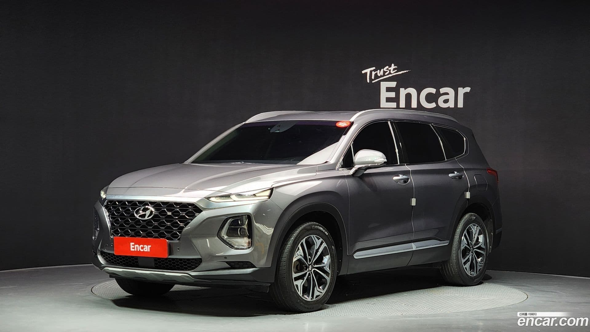 Main__Slider__Photo:Santafe Hyundai 2020.4-0