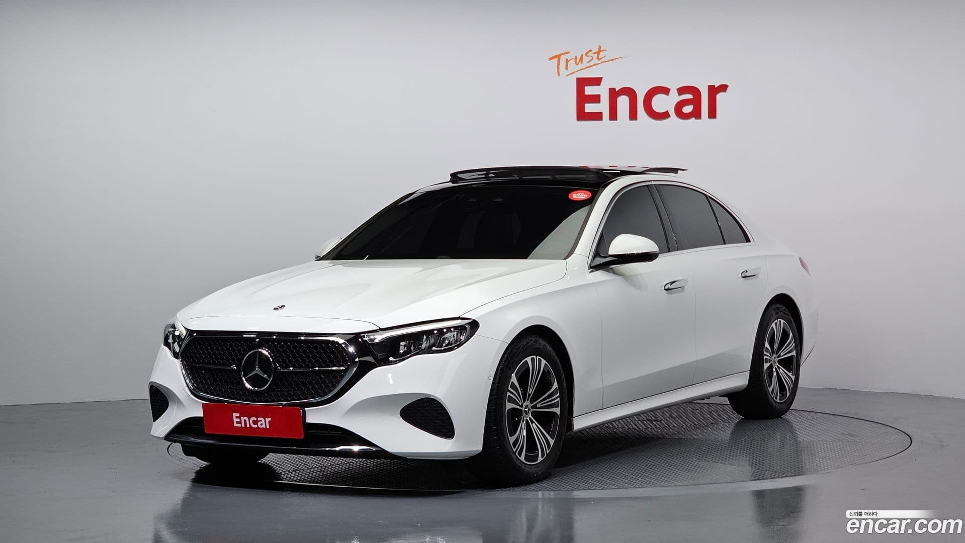 Main__Slider__Photo:E-Class Mercedes-Benz 2025.3-0