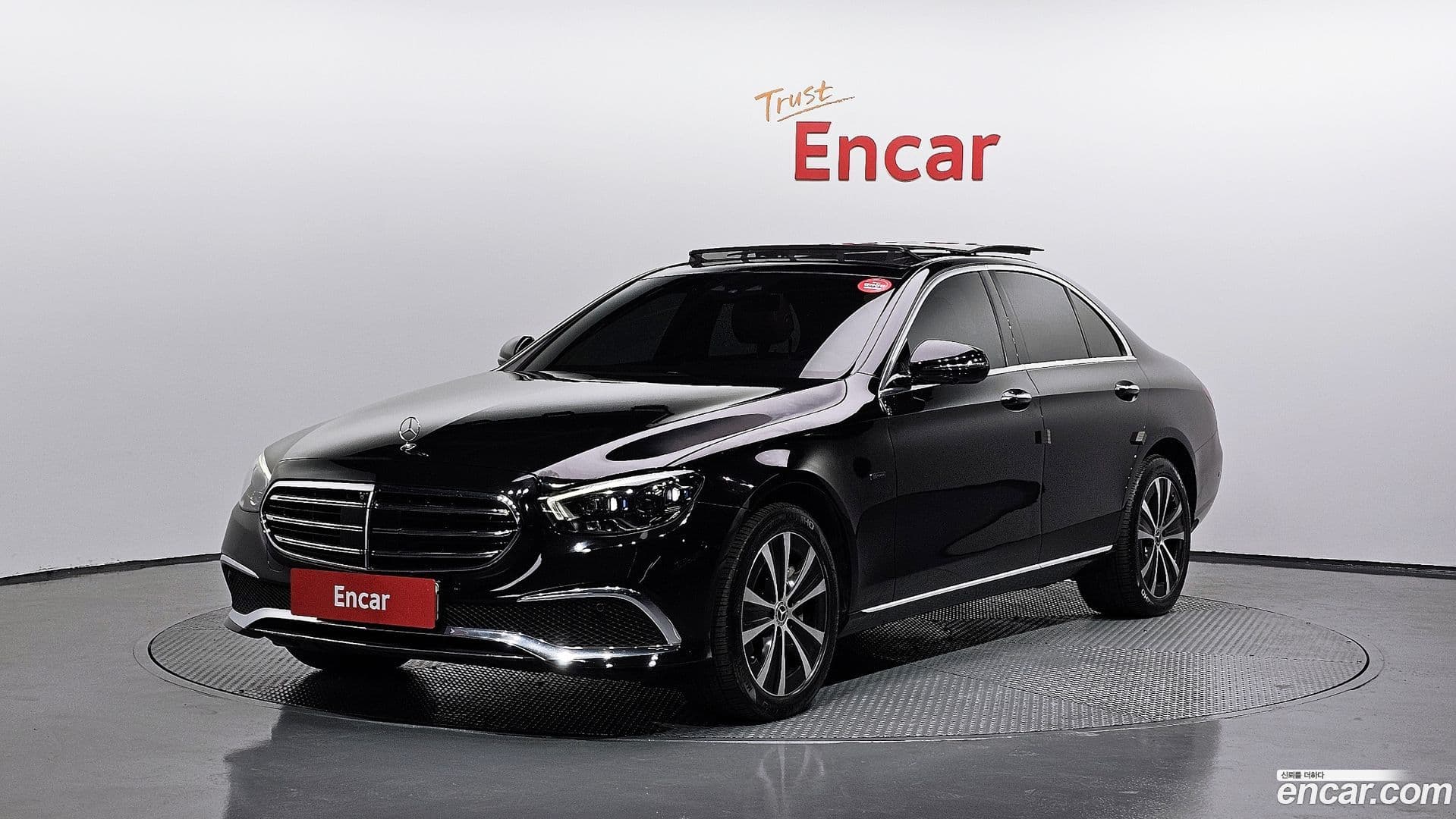 Main__Slider__Photo:E-Class Mercedes-Benz 2021.11-0