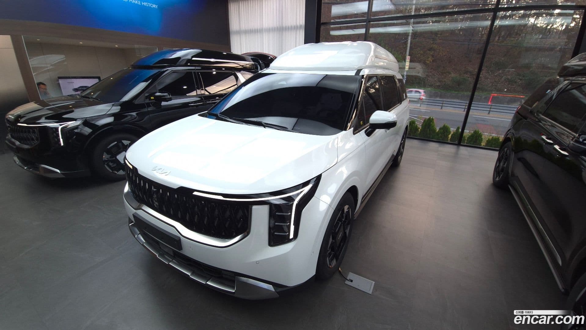 Main__Slider__Photo:Canival Kia 2025.8-0