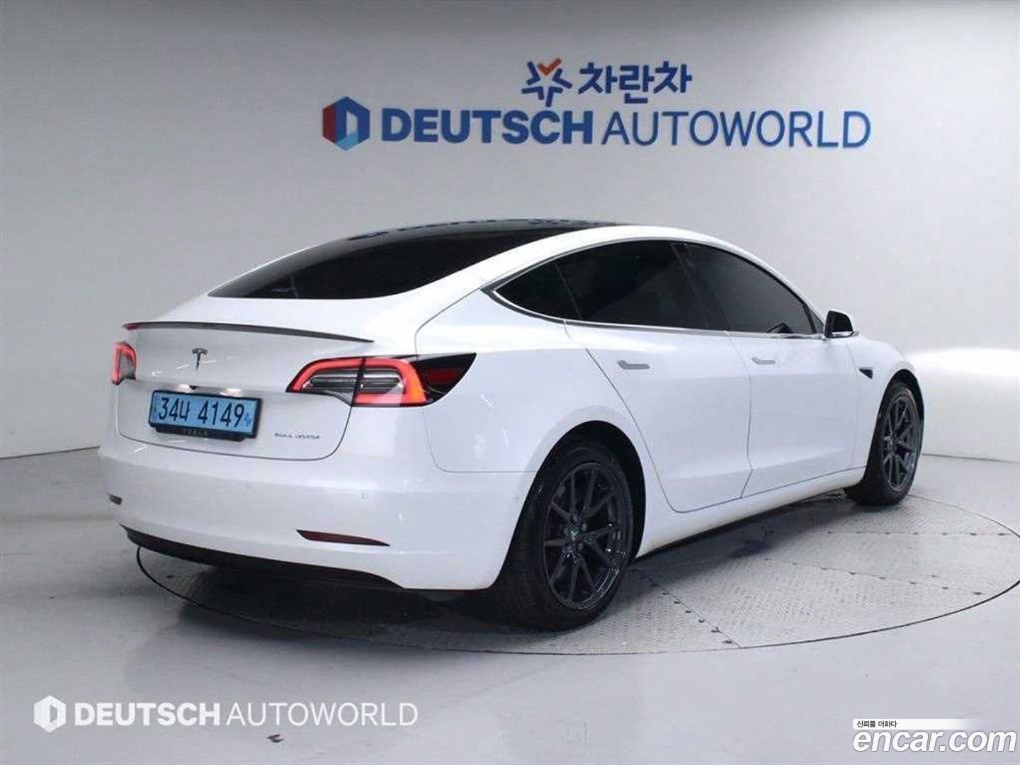 Main__Slider__Photo:Model 3 Tesla 2019.10-0