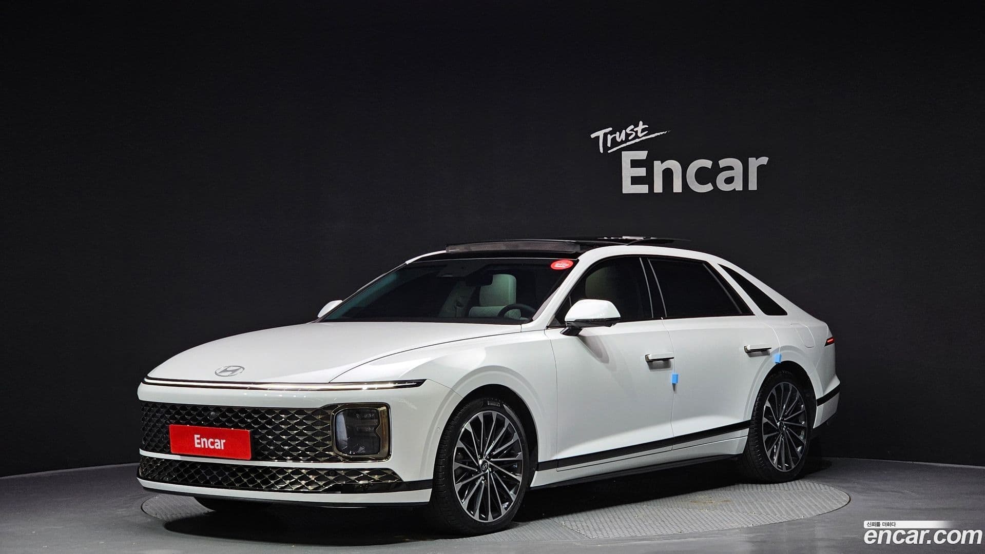 Main__Slider__Photo:Grandeur Hyundai 2023.10-0