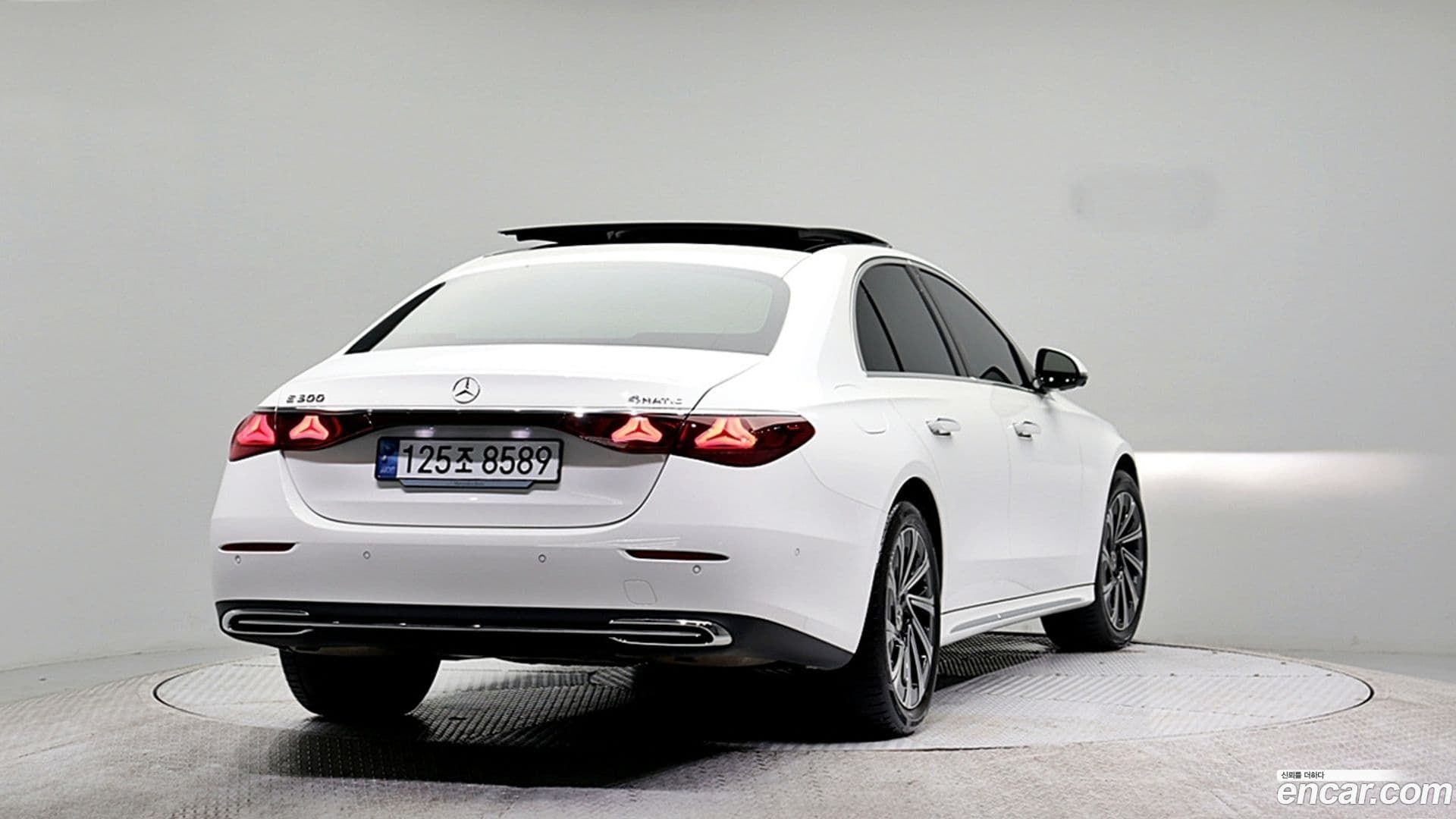 Main__Slider__Photo:E-Class Mercedes-Benz 2024.1-0