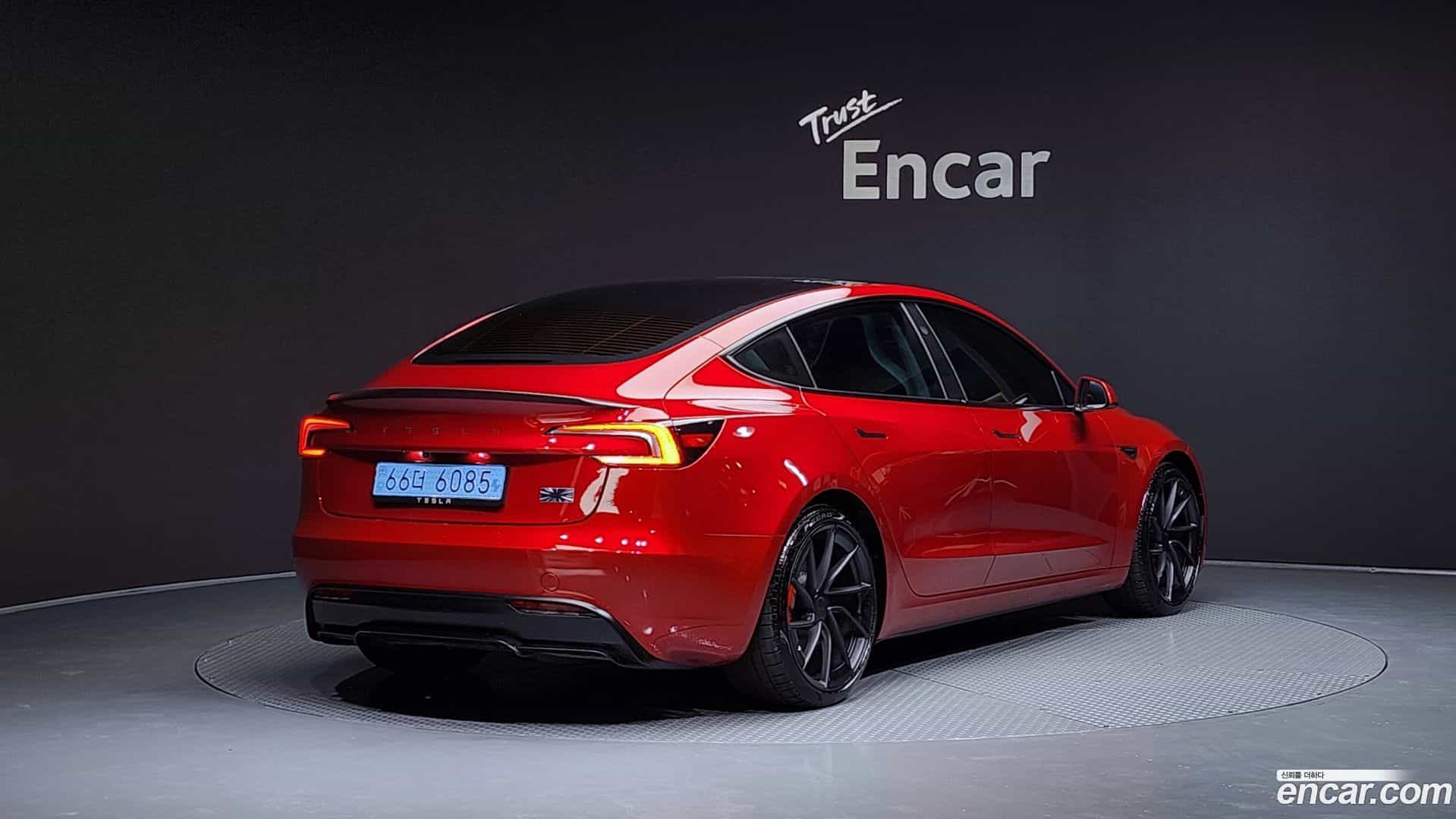 Model 3 Tesla 2025.3-OUTER-002
