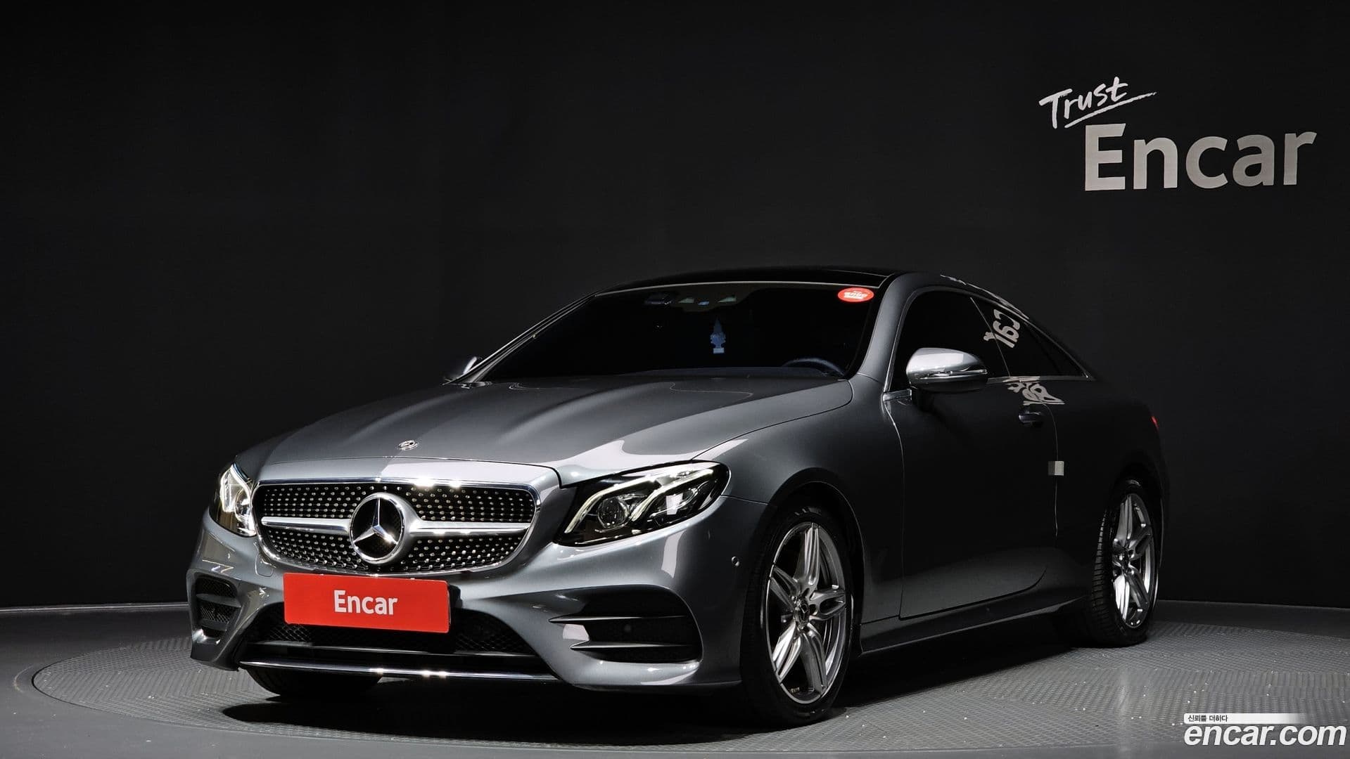 Main__Slider__Photo:E-Class Mercedes-Benz 2017.9-0