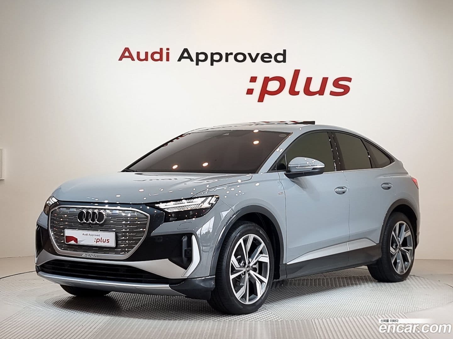 Main__Slider__Photo:Q4 e-tron Audi 2023.11-0